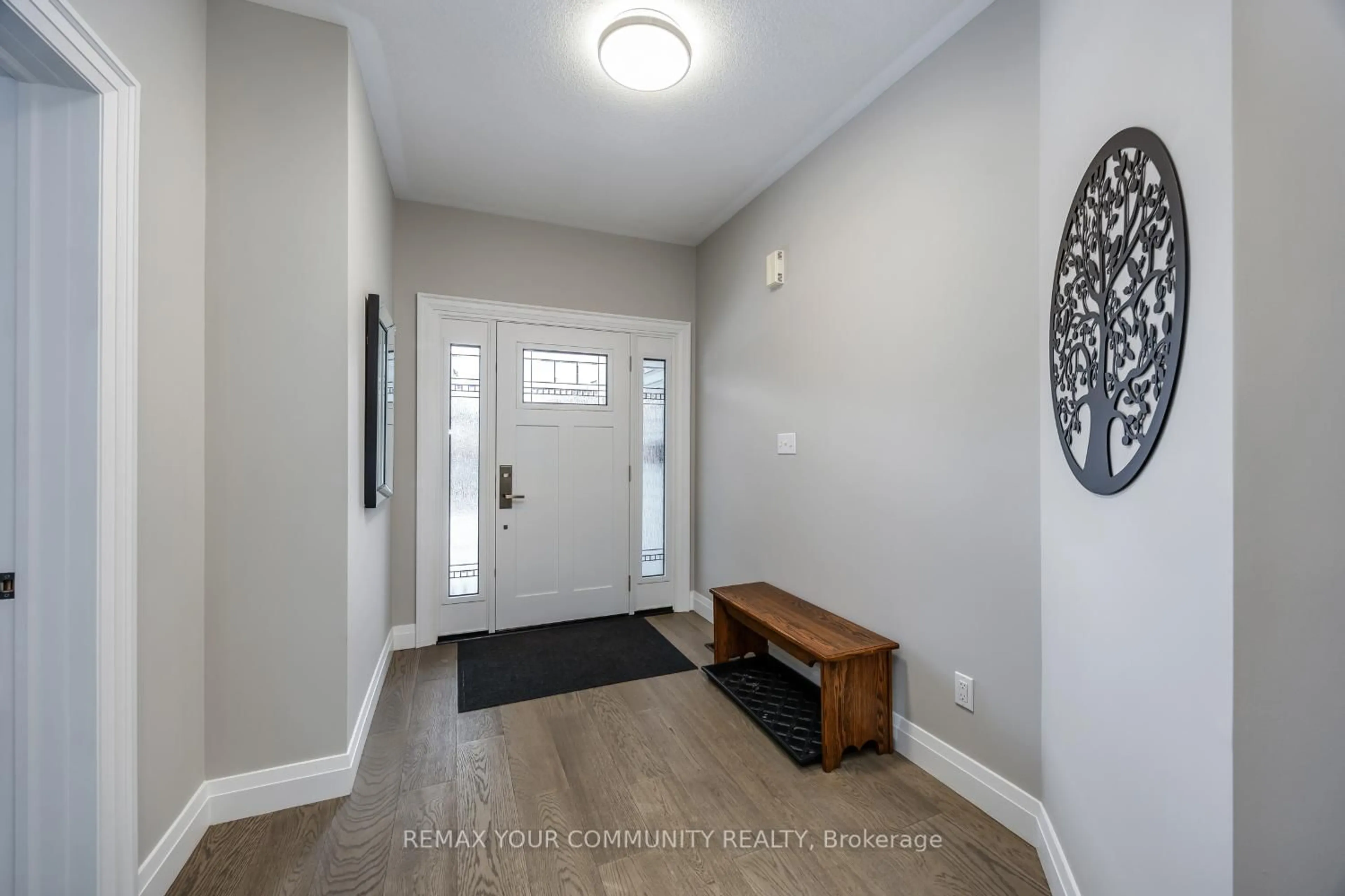 Indoor entryway for 37 Leithridge Cres, Whitby Ontario L1M 2N2