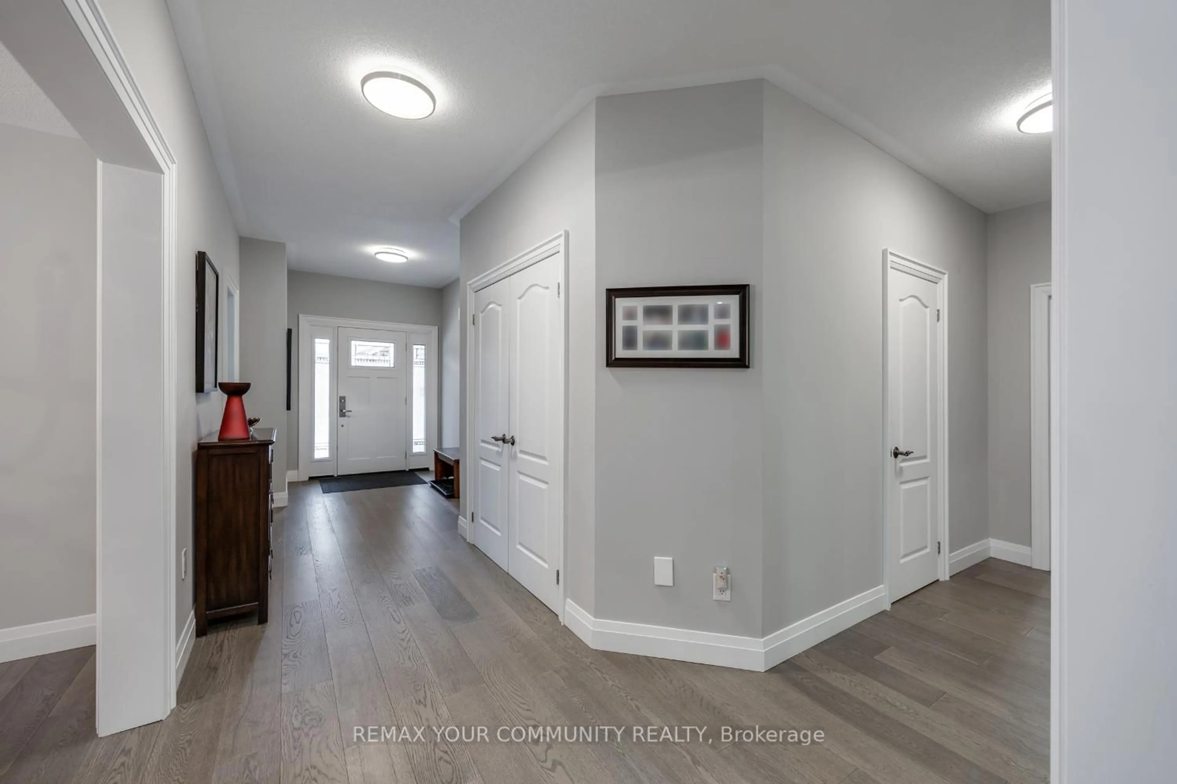 Indoor entryway for 37 Leithridge Cres, Whitby Ontario L1M 2N2