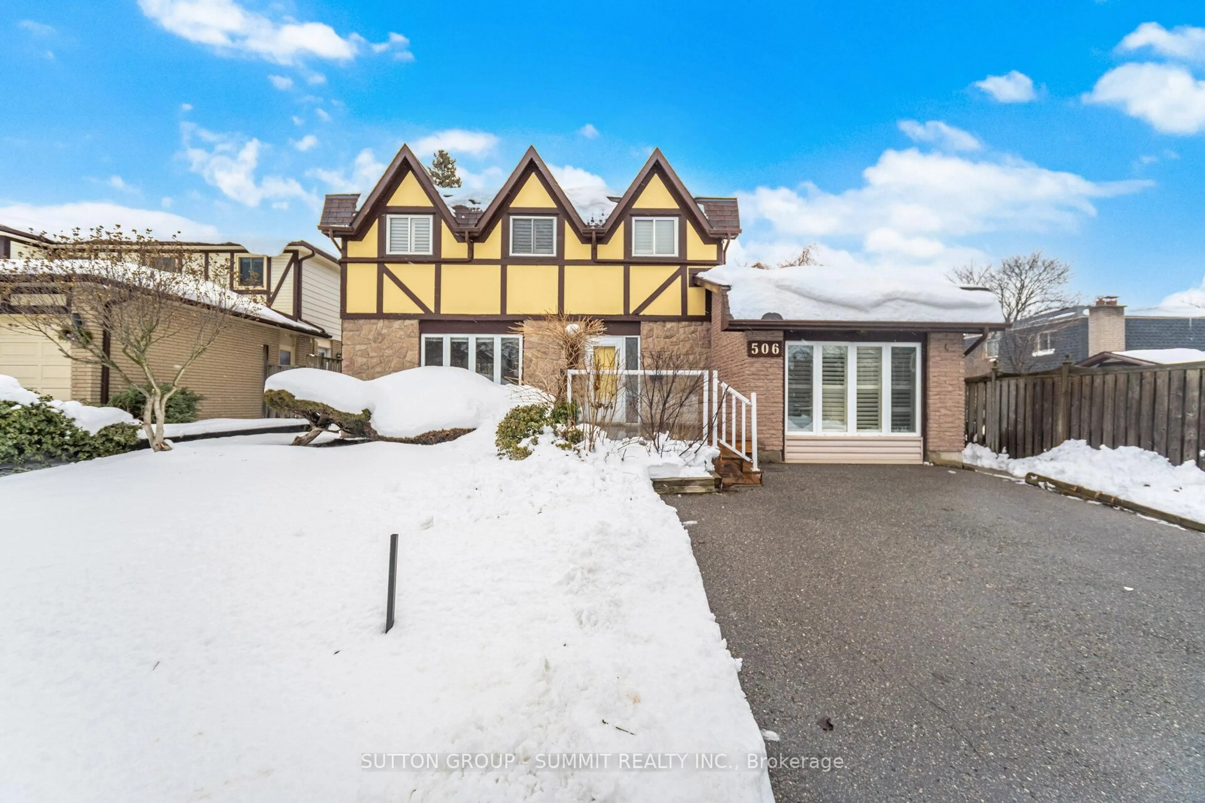 A pic from outside/outdoor area/front of a property/back of a property/a pic from drone, street for 506 Petticoat Lane, Pickering Ontario L1W 3J1
