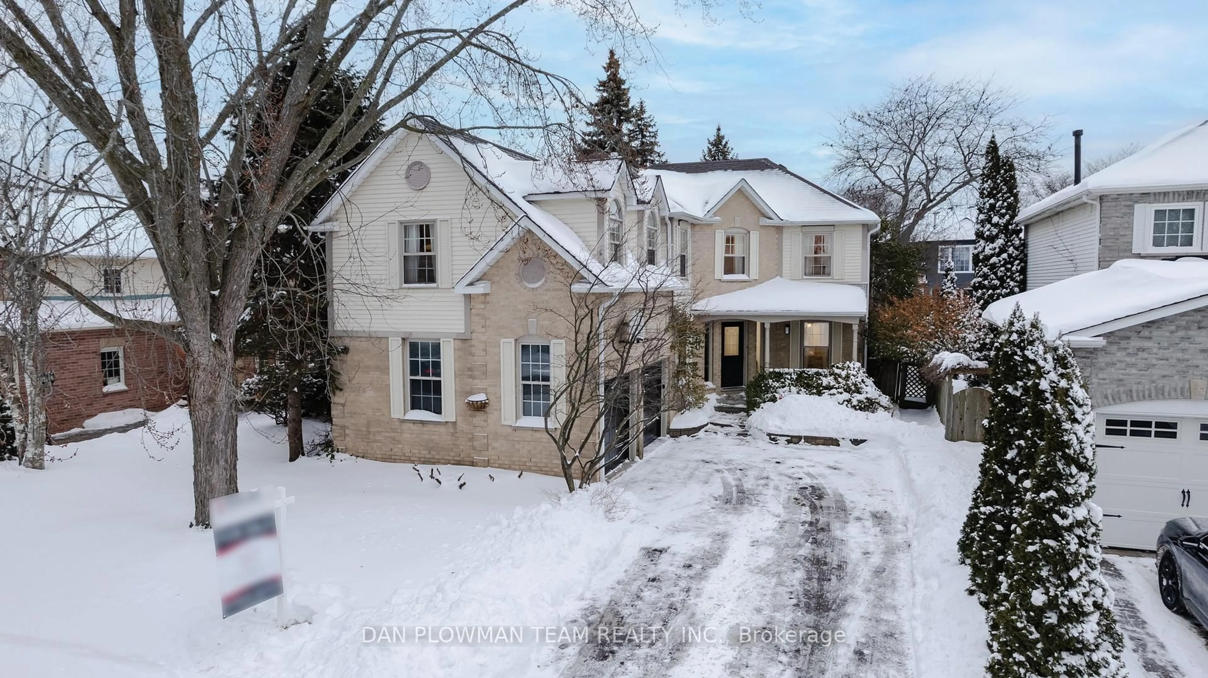 A pic from outside/outdoor area/front of a property/back of a property/a pic from drone, street for 110 McQuay Blvd, Whitby Ontario L1P 1L5