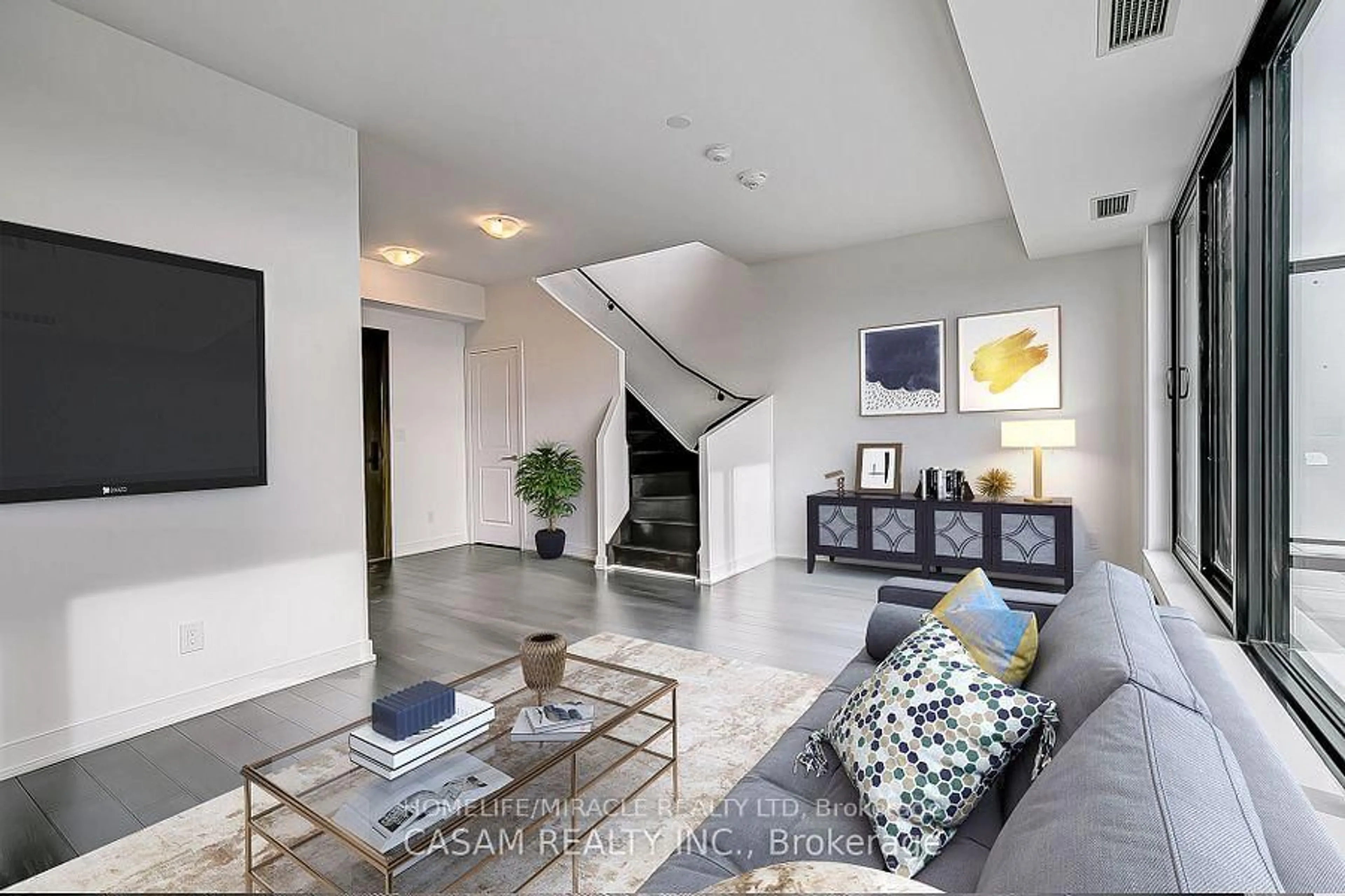 Indoor foyer for 2799 Kingston Rd #923, Toronto Ontario M1M 0E3