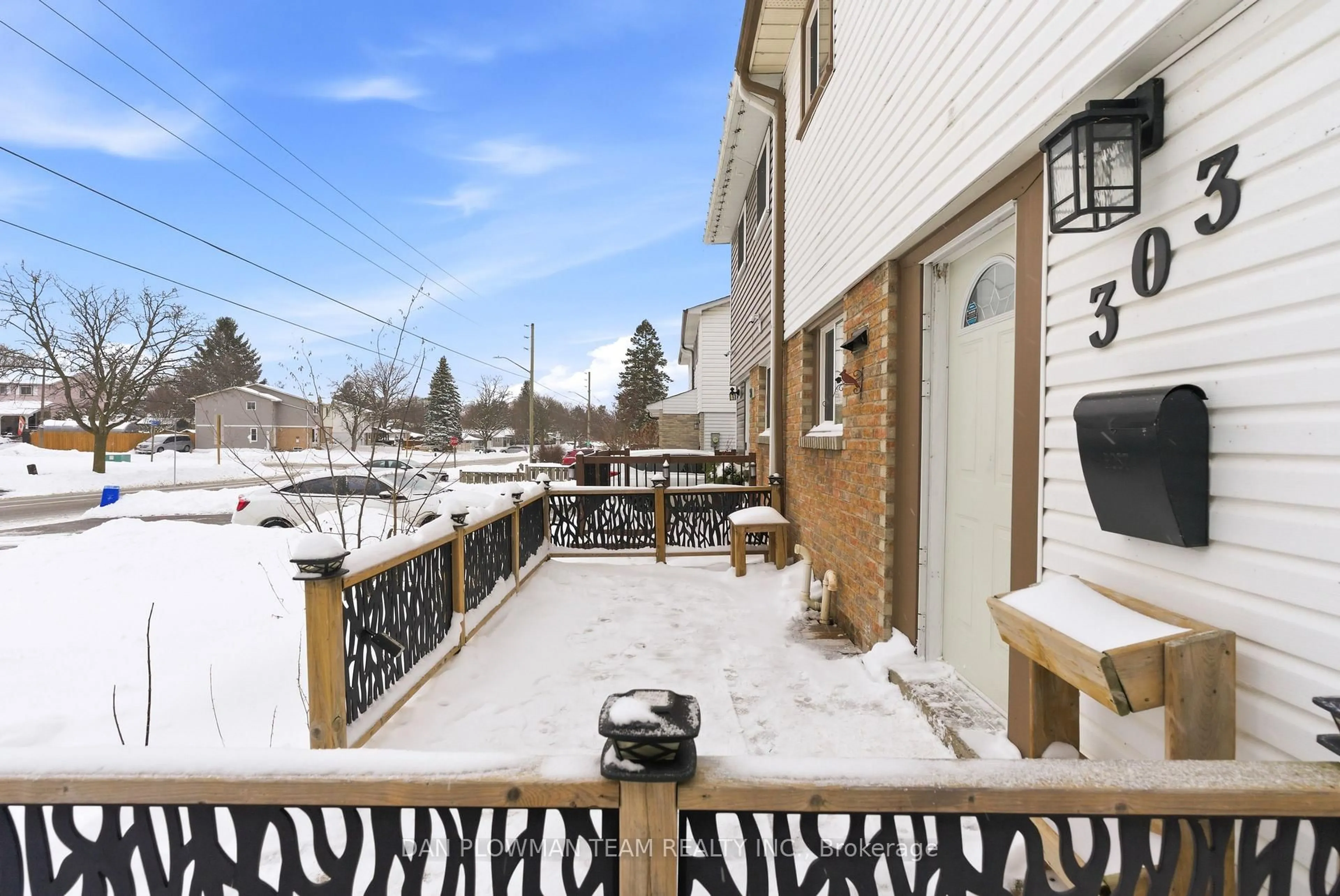 Patio, street for 303 Phillip Murray Ave, Oshawa Ontario L1J 1H1