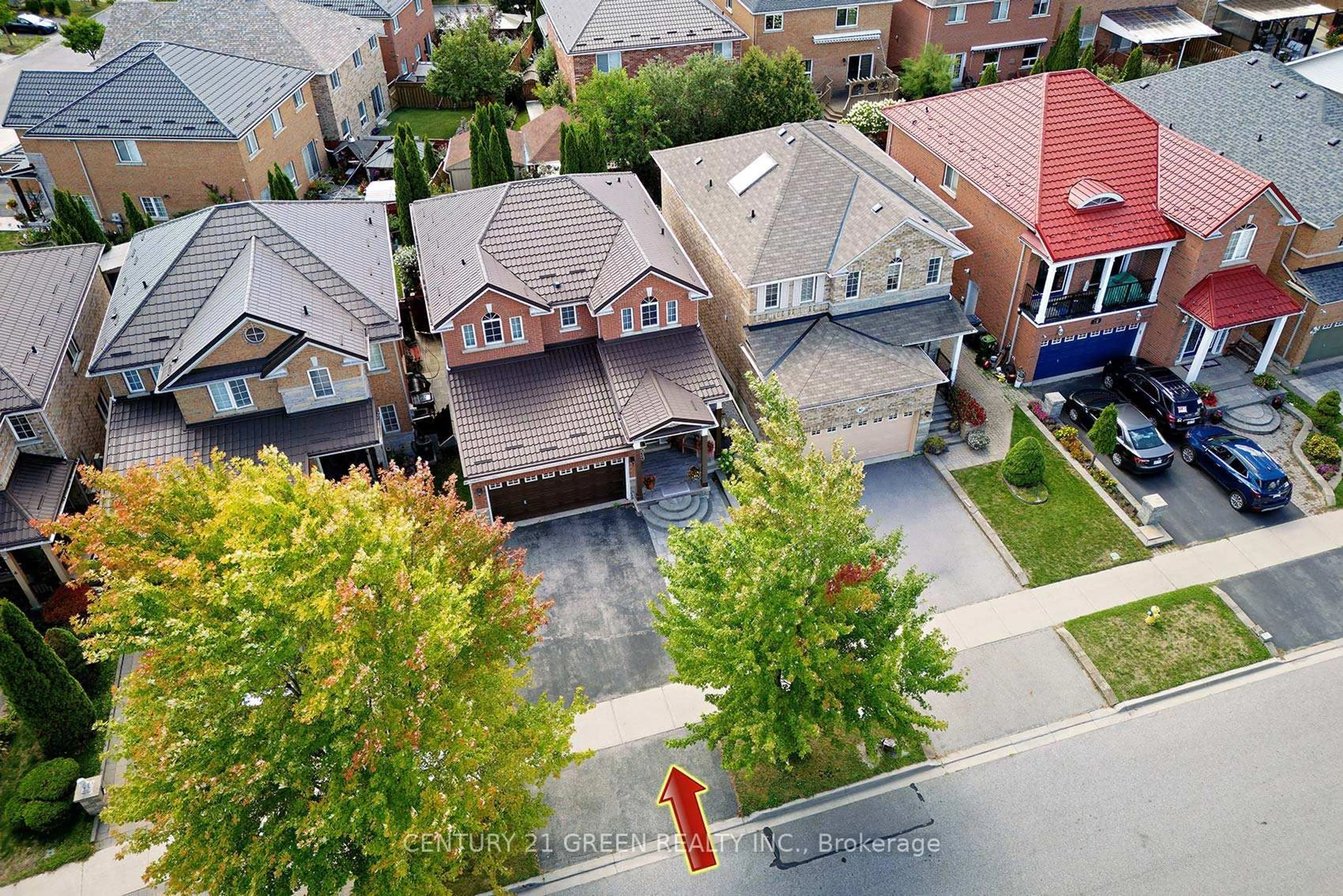 A pic from outside/outdoor area/front of a property/back of a property/a pic from drone, street for 8 Lampman Dr, Toronto Ontario M1E 5L1