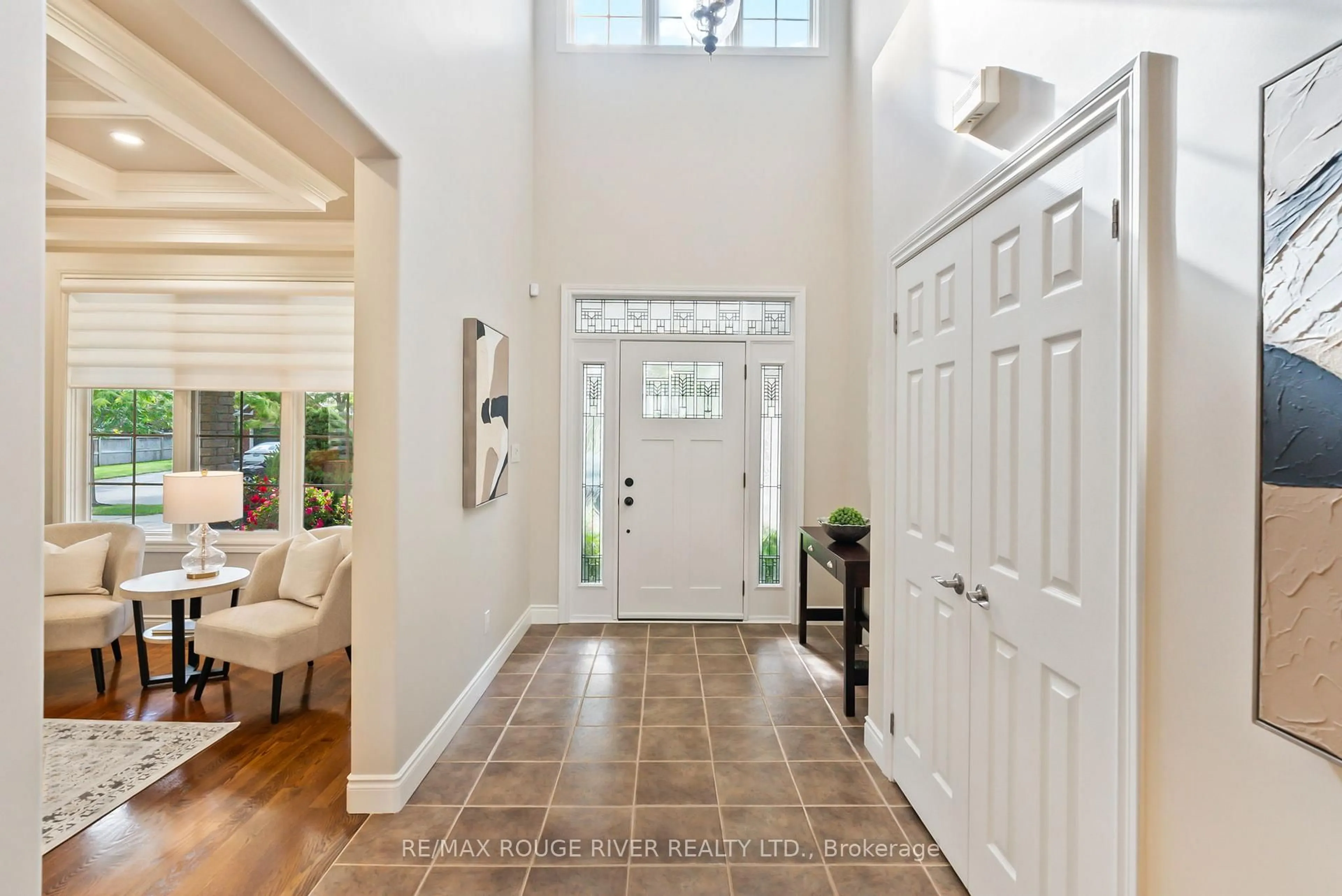 Indoor entryway for 350 Raike Dr, Oshawa Ontario L1L 0B1