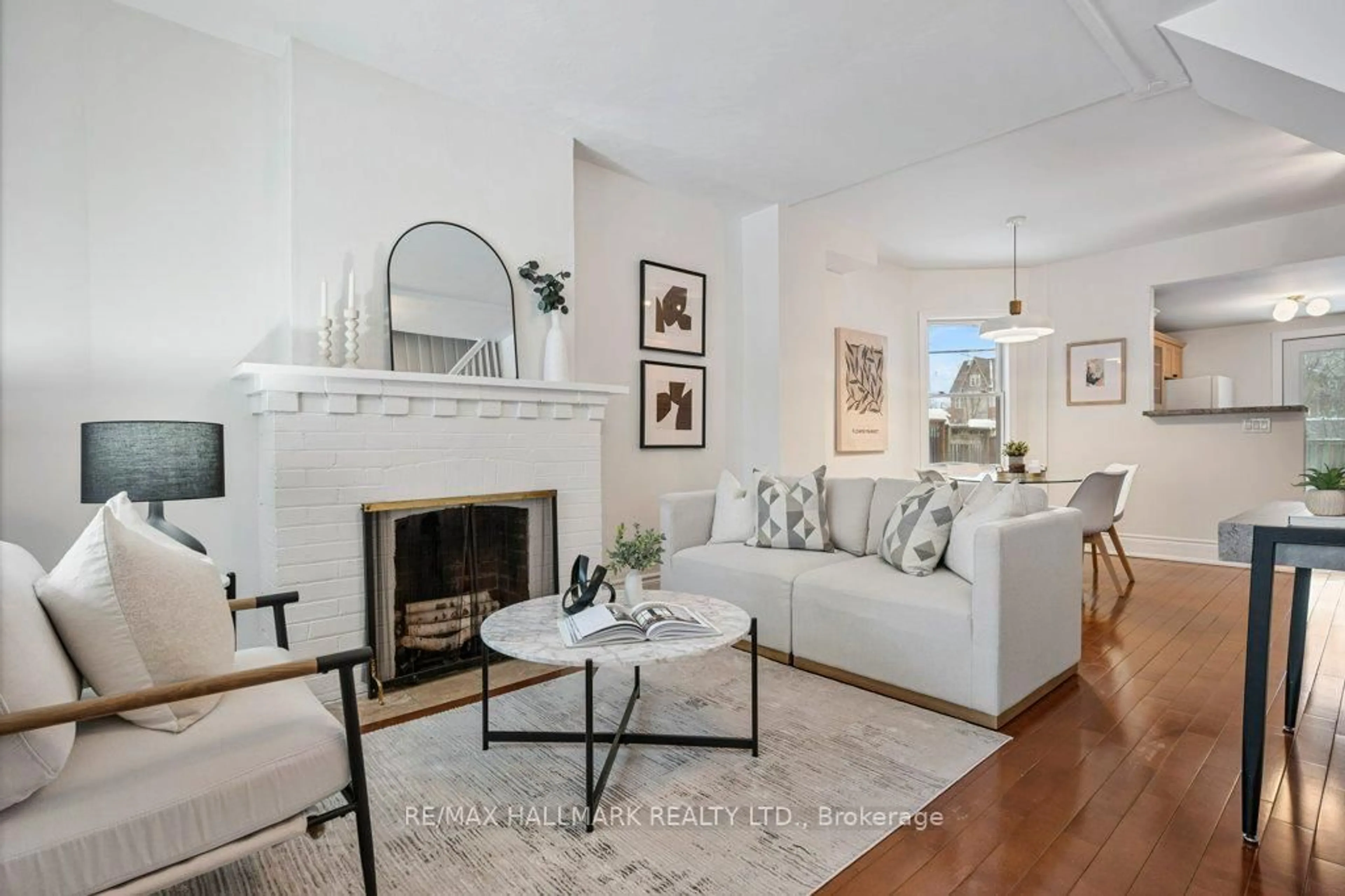 Living room with furniture, unknown for 203 Oakcrest Ave, Toronto Ontario M4C 1B8