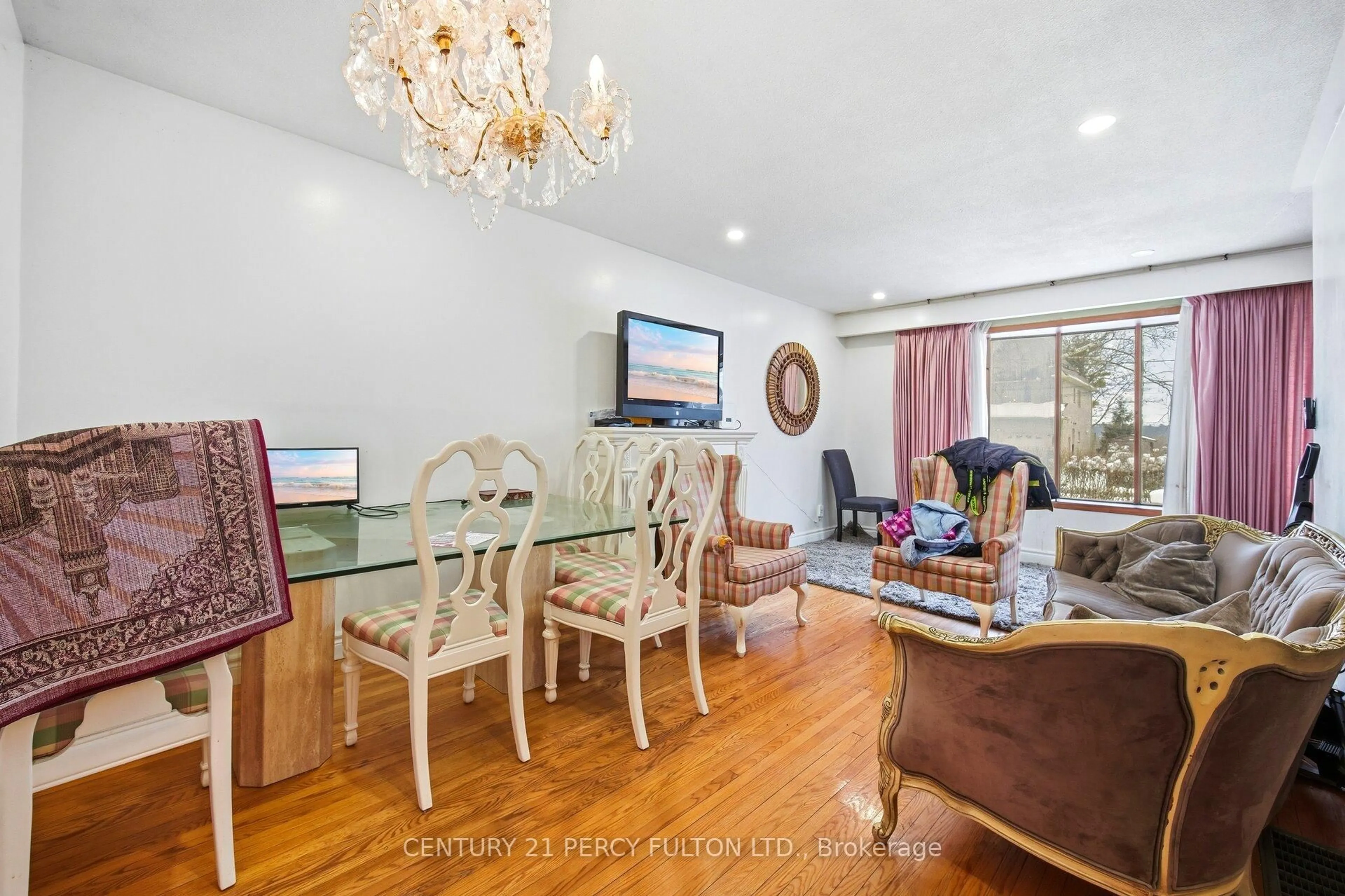 Dining room, wood/laminate floor for 325 Dyson Rd, Pickering Ontario L1W 2N1