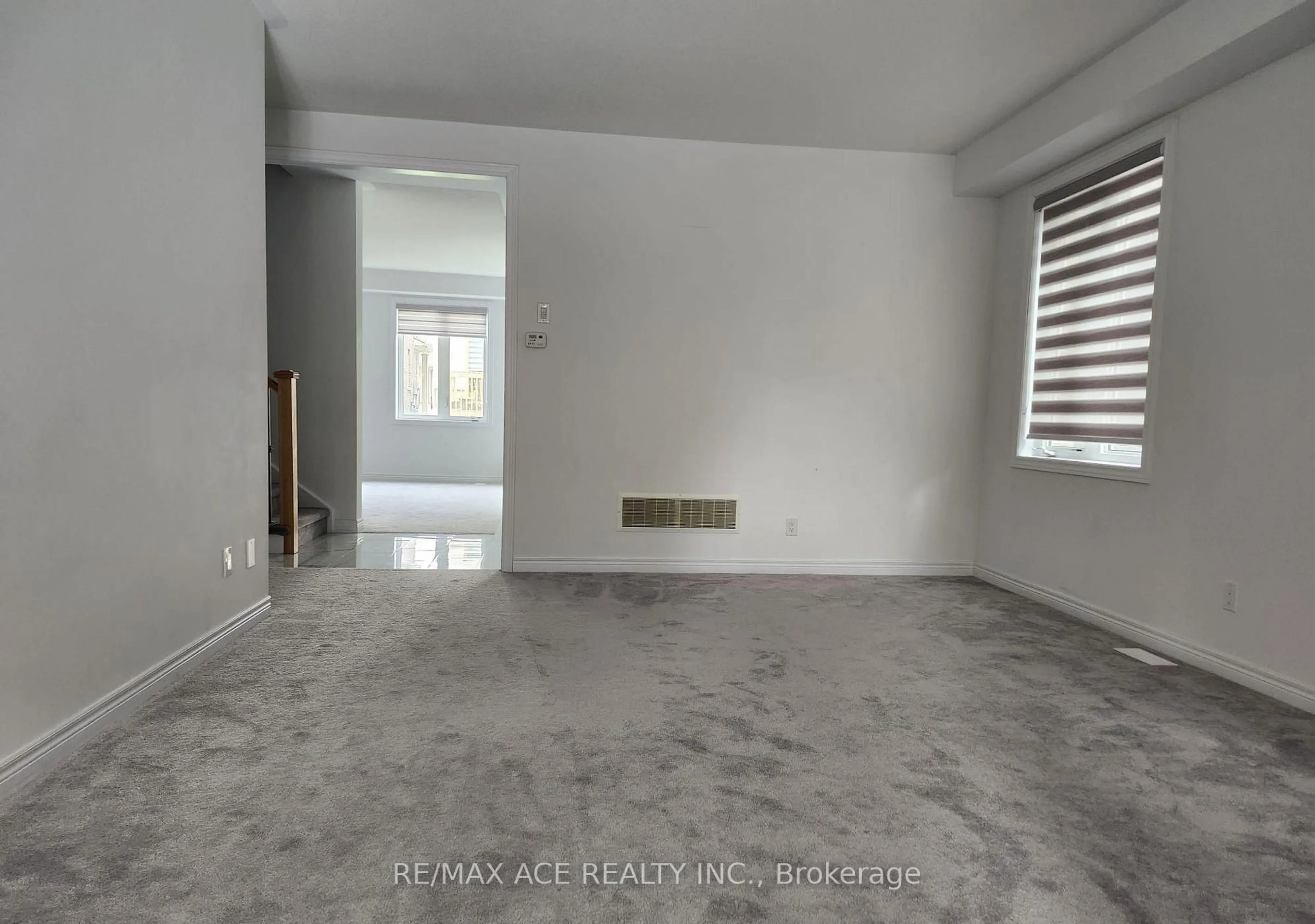 A pic of a room for 976 Andrew Murdoch St, Oshawa Ontario L1L 0S2