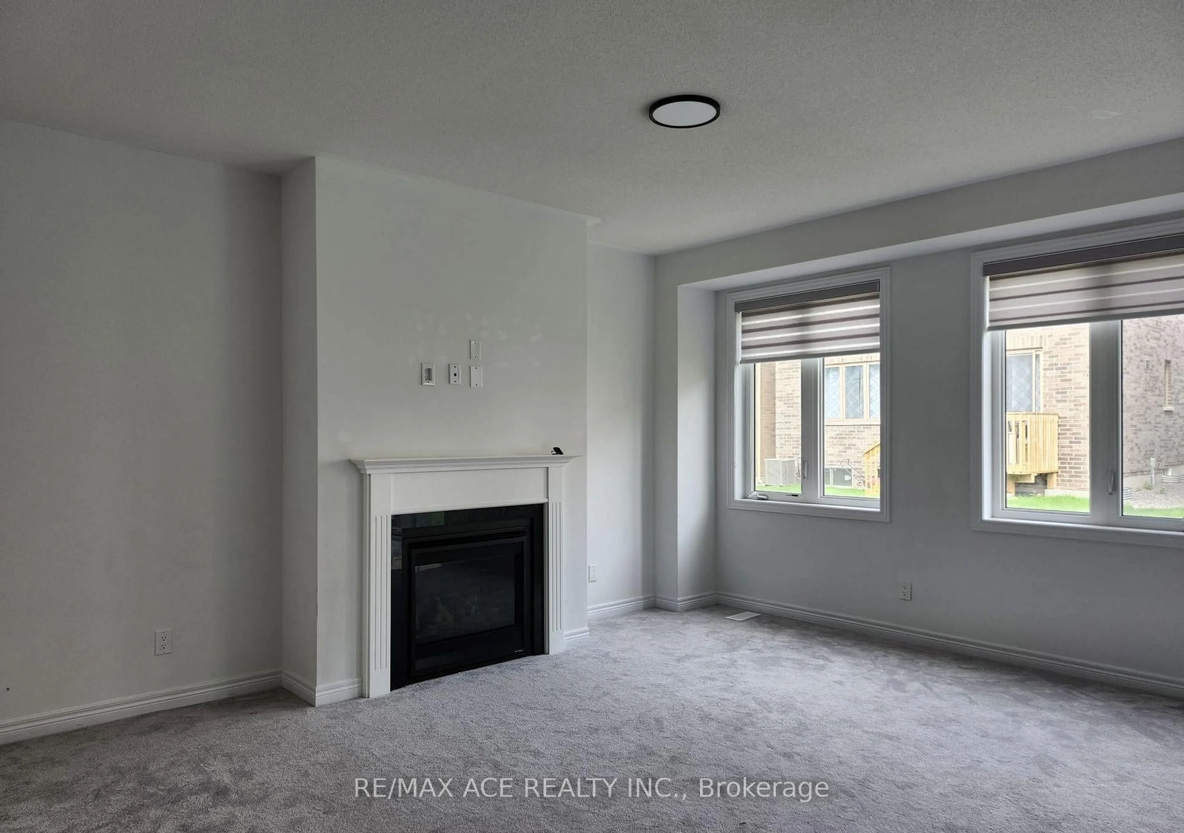 A pic of a room for 976 Andrew Murdoch St, Oshawa Ontario L1L 0S2