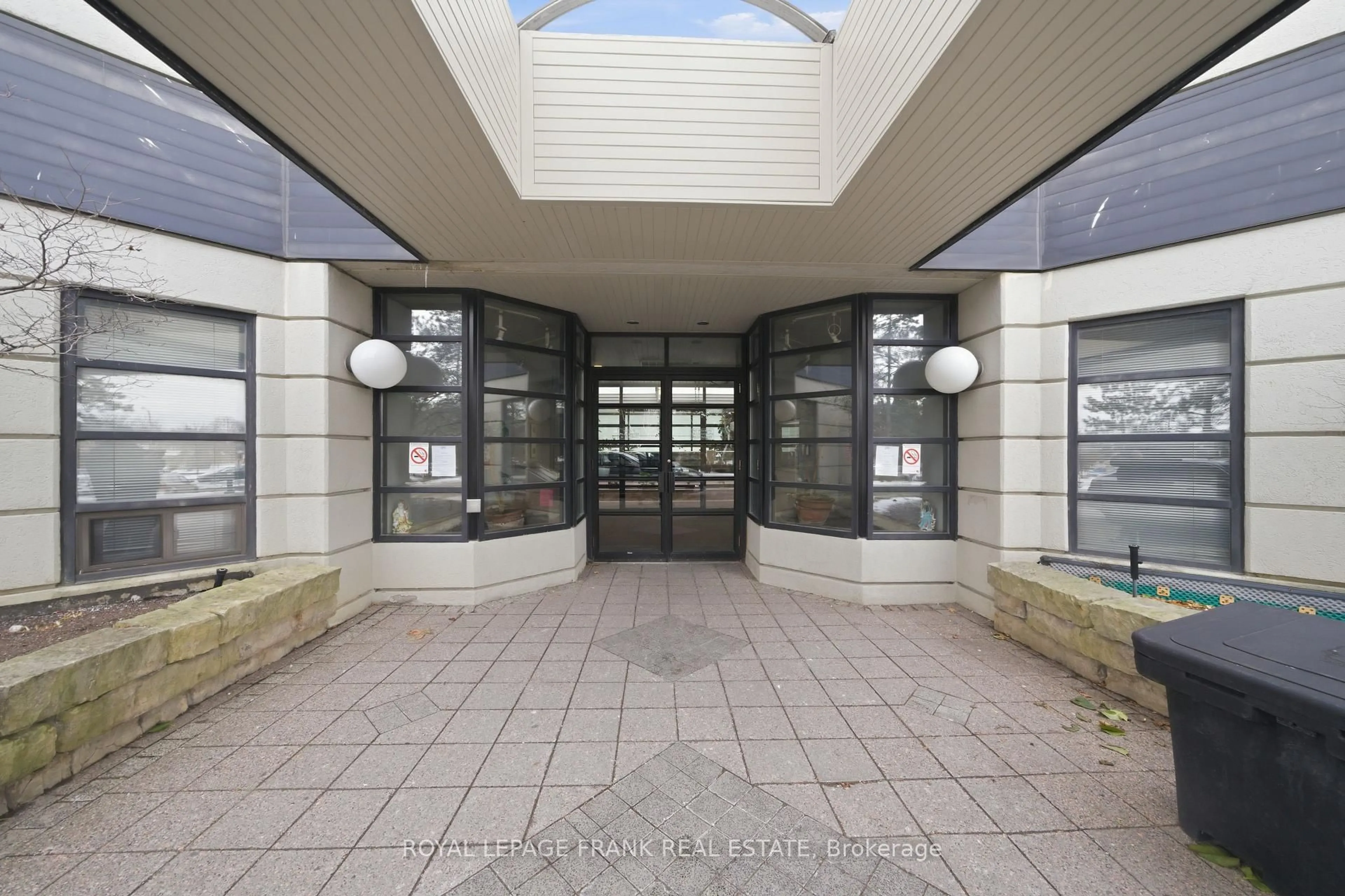 Indoor foyer for 150 Alton Towers Circ #908, Toronto Ontario M1V 4X7