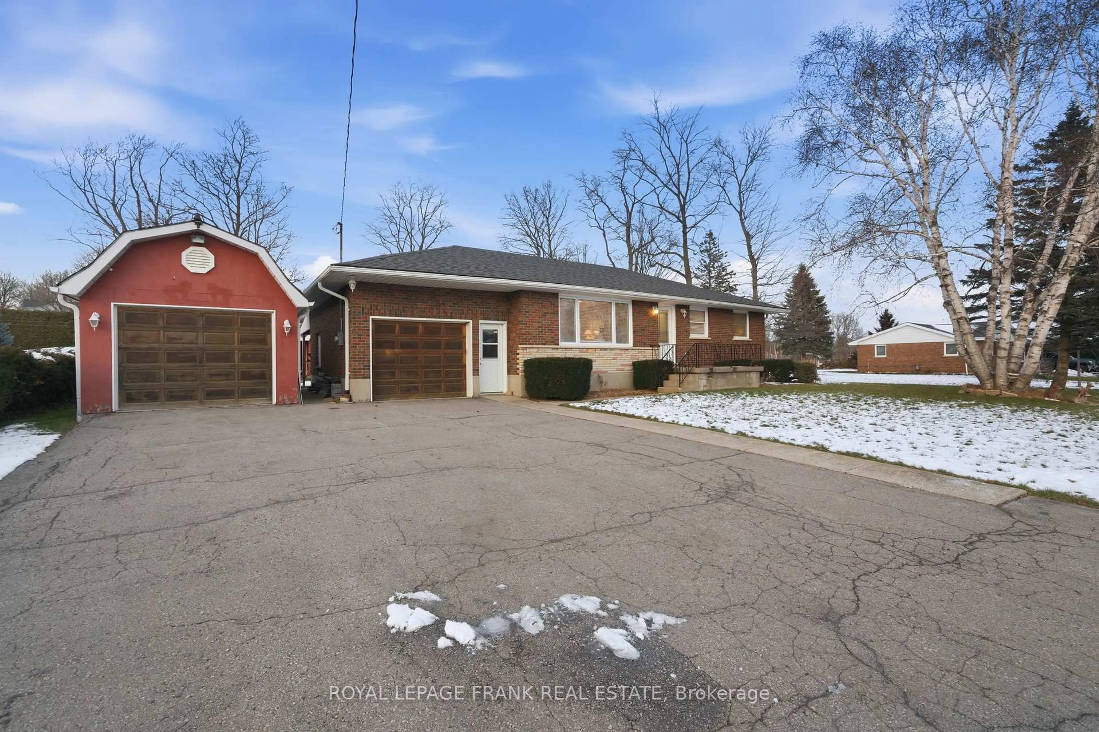 A pic from outside/outdoor area/front of a property/back of a property/a pic from drone, street for 32 Jones Ave, Clarington Ontario L0A 1J0