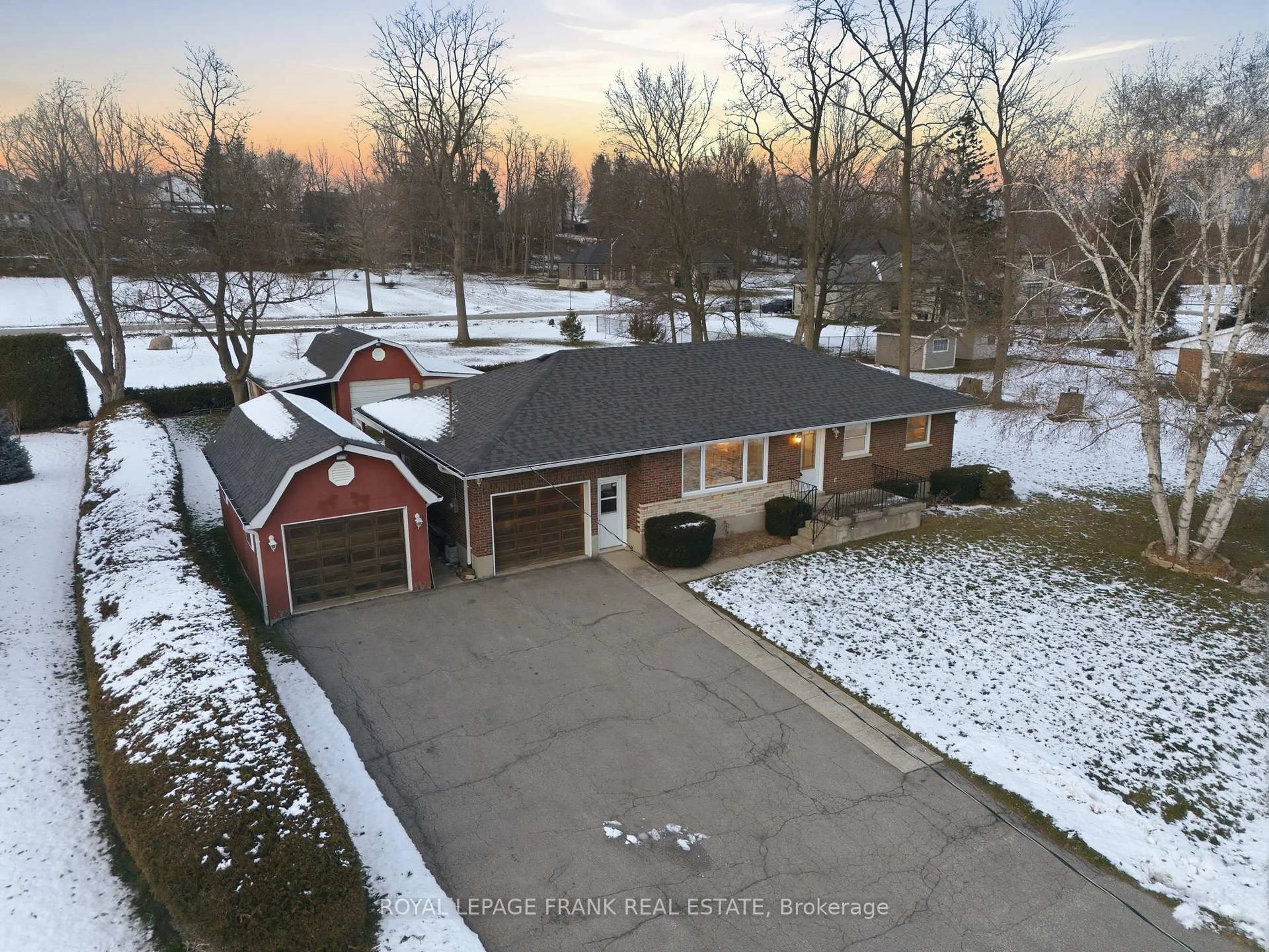 A pic from outside/outdoor area/front of a property/back of a property/a pic from drone, unknown for 32 Jones Ave, Clarington Ontario L0A 1J0