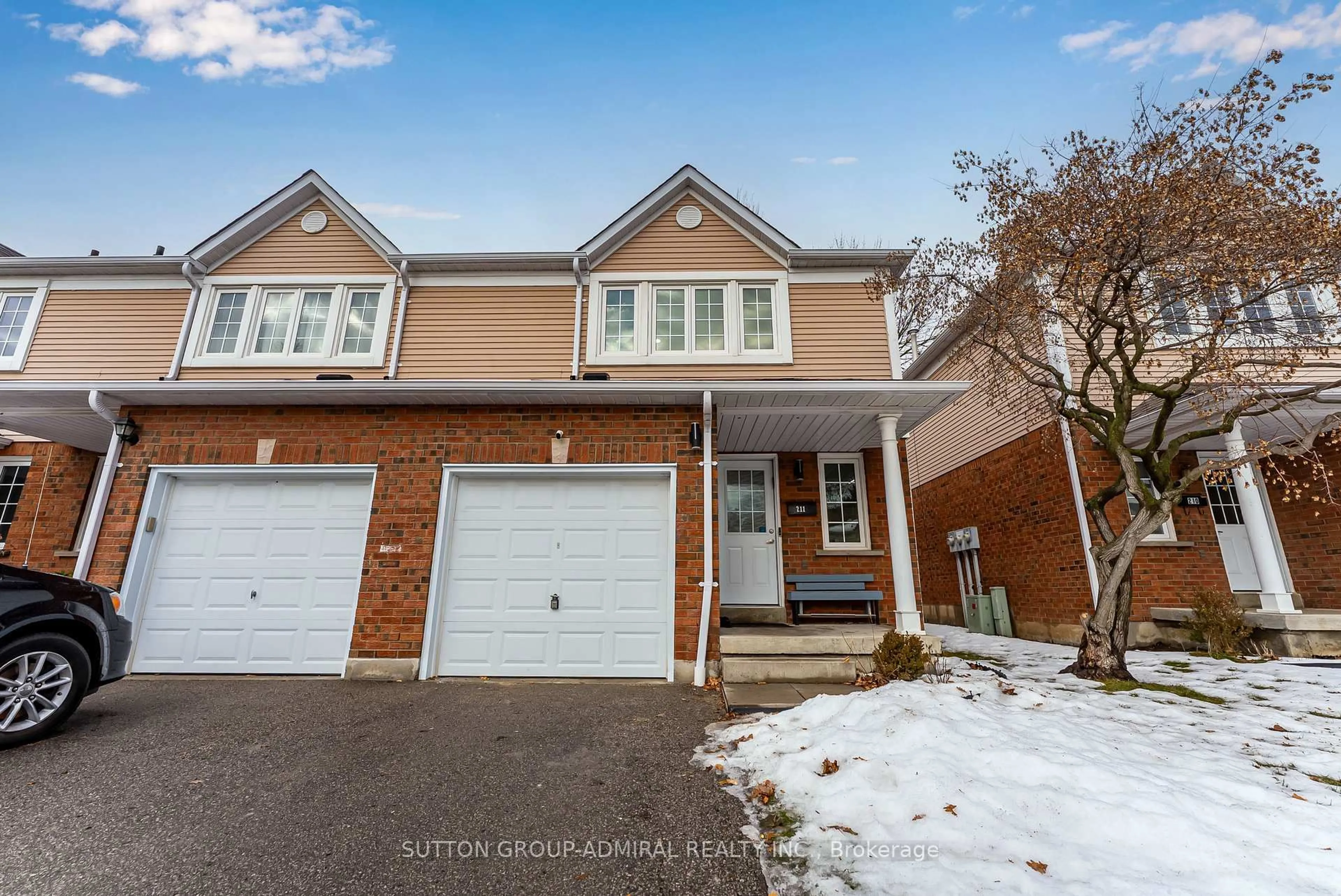 Unknown for 10 Bassett Blvd #211, Whitby Ontario L1N 9C3