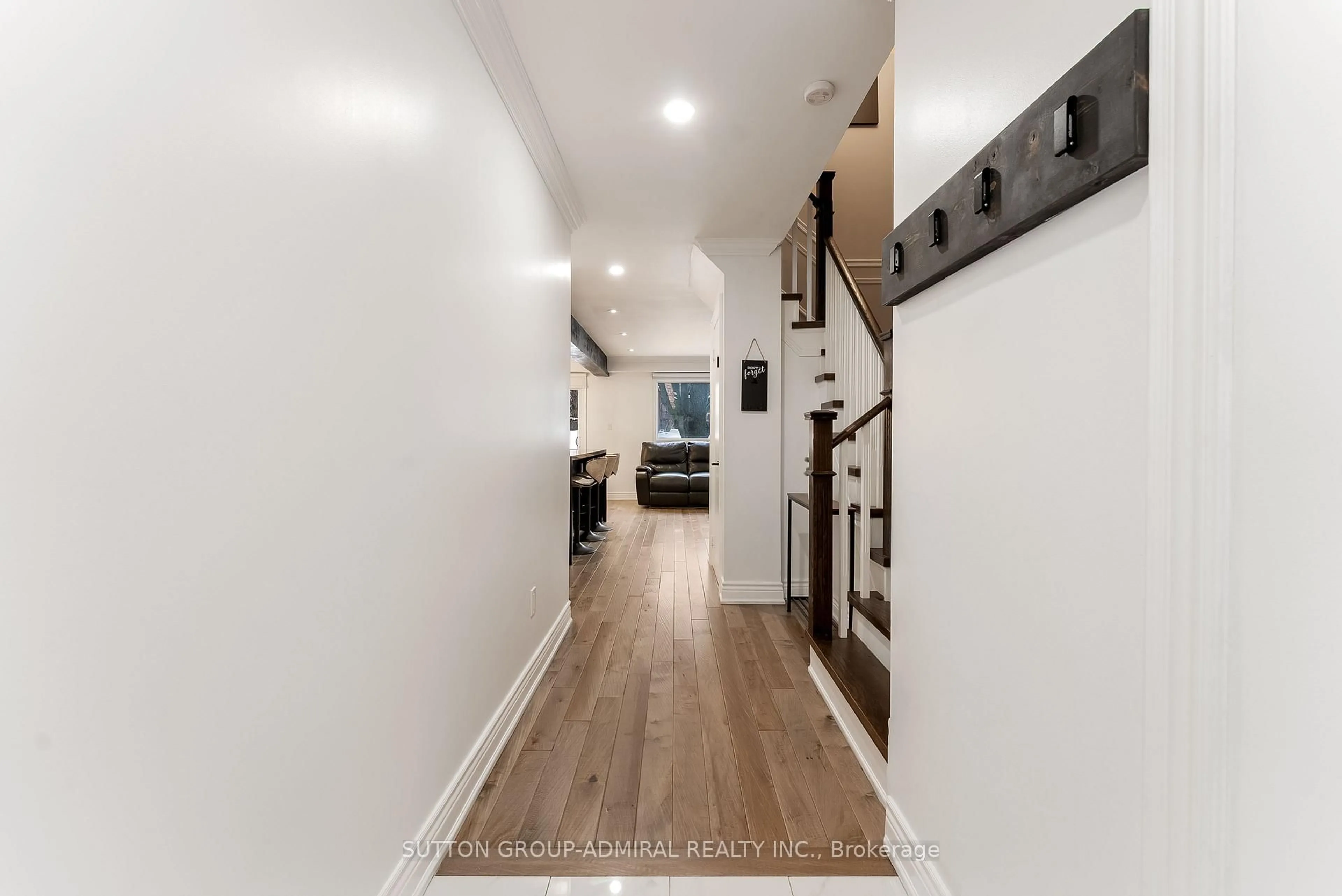 Indoor entryway for 10 Bassett Blvd #211, Whitby Ontario L1N 9C3