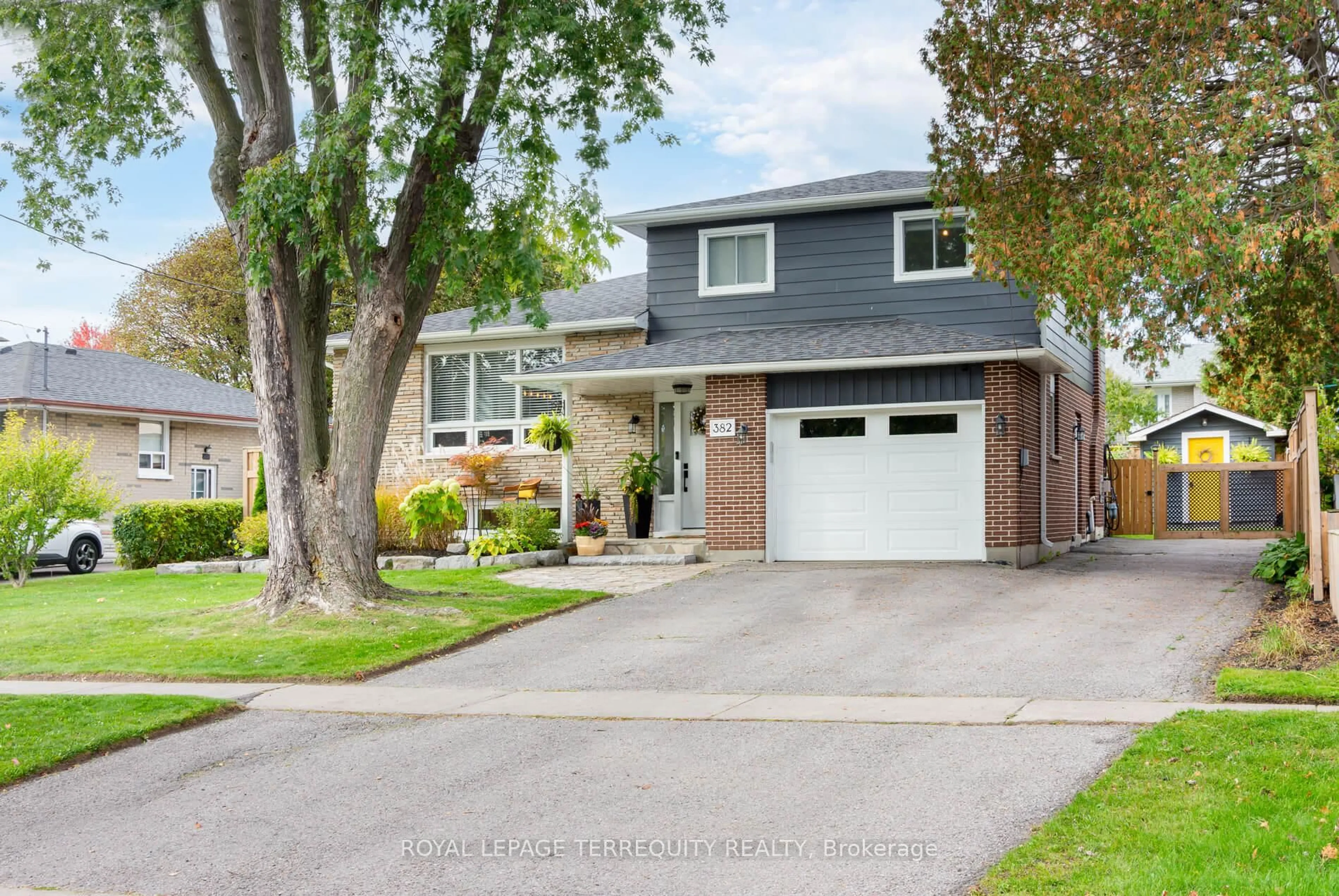 Home with brick exterior material, street for 382 Nipigon St, Oshawa Ontario L1J 4N9