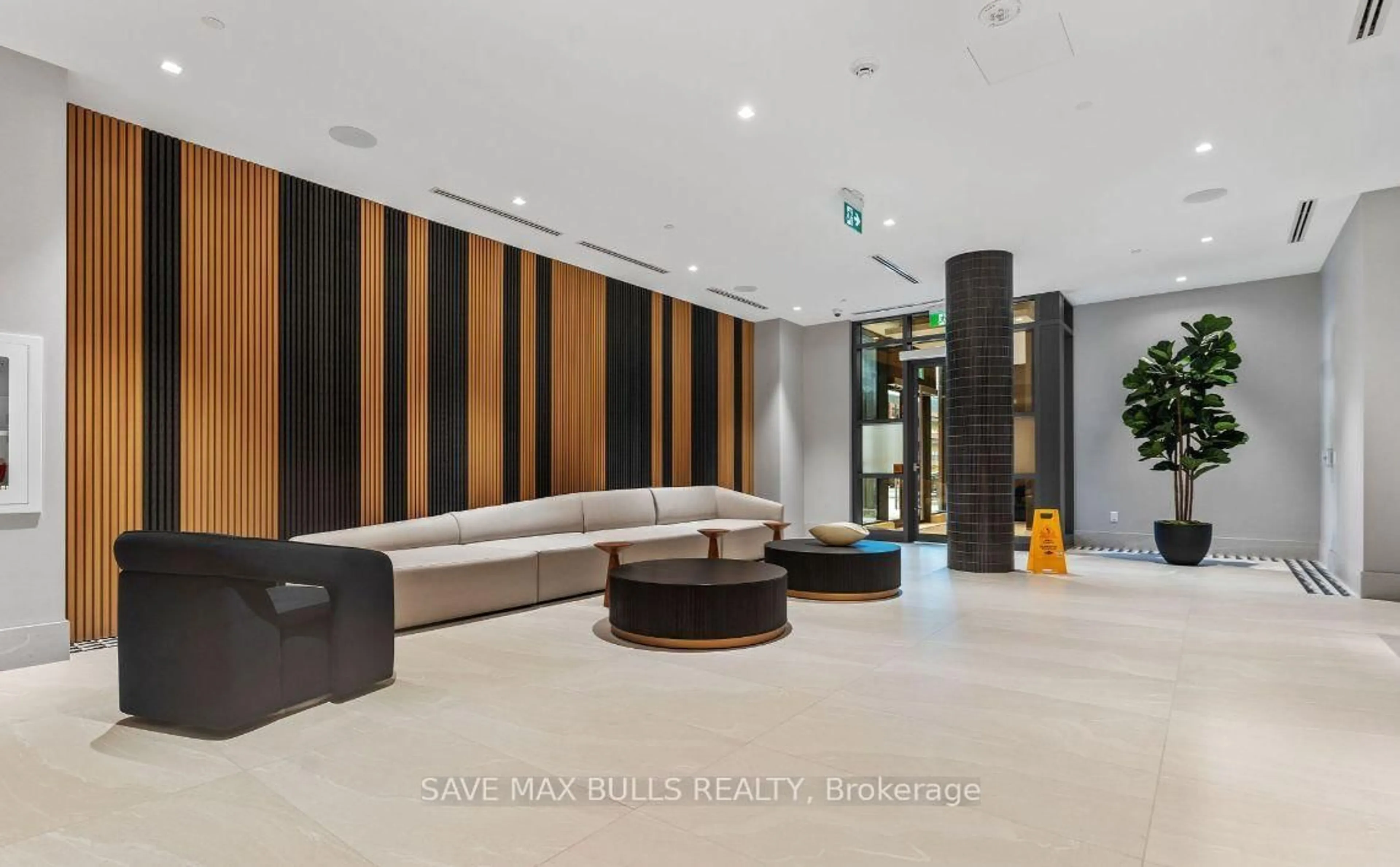 Lobby for 2545 SIMCOE St #235, Oshawa Ontario L1L 0W3