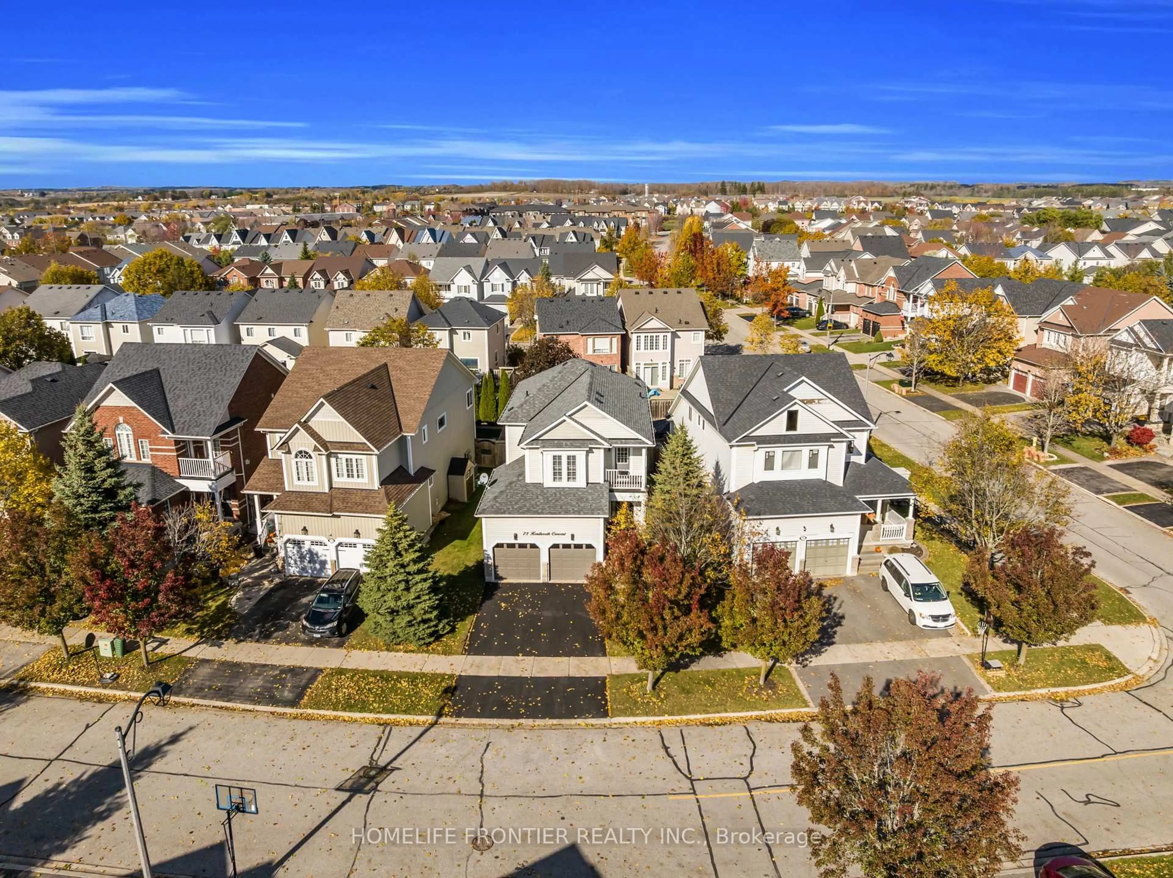 A pic from outside/outdoor area/front of a property/back of a property/a pic from drone, street for 73 Kenilworth Cres, Whitby Ontario L1M 2M7