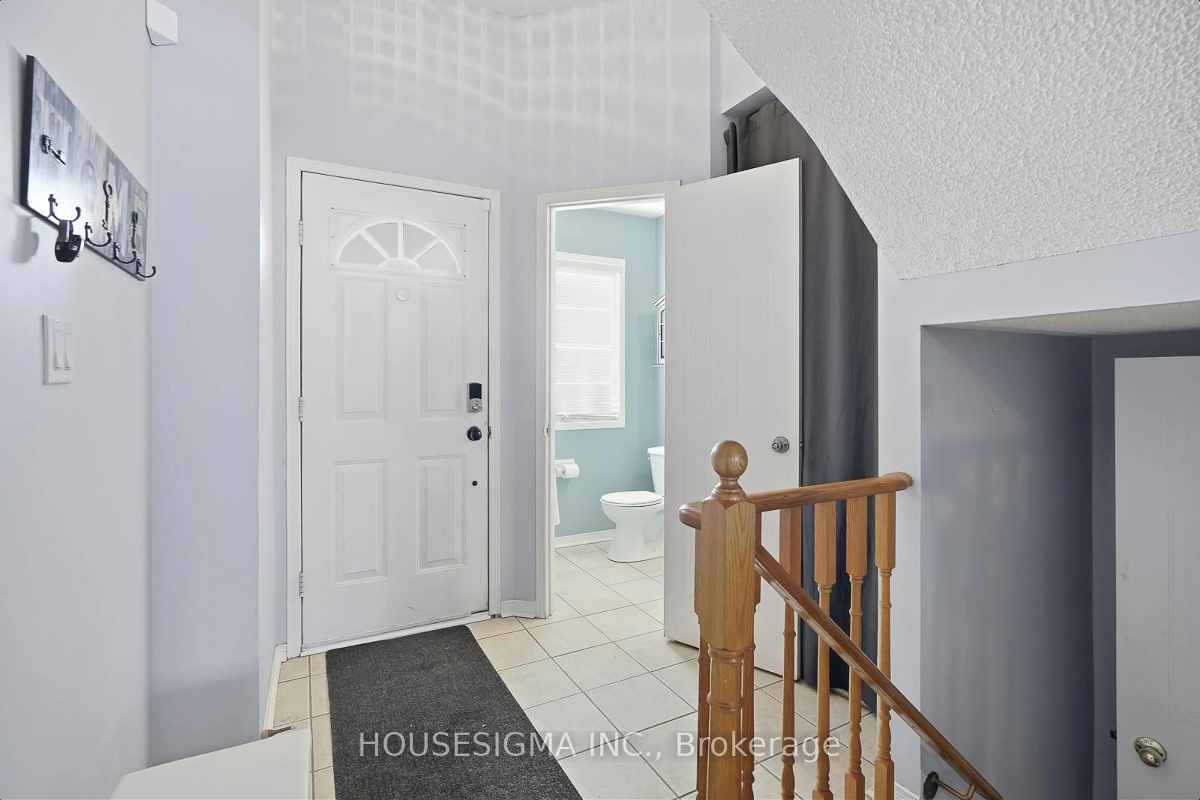 Indoor entryway for 131 Trewin Lane, Clarington Ontario L1C 4X3