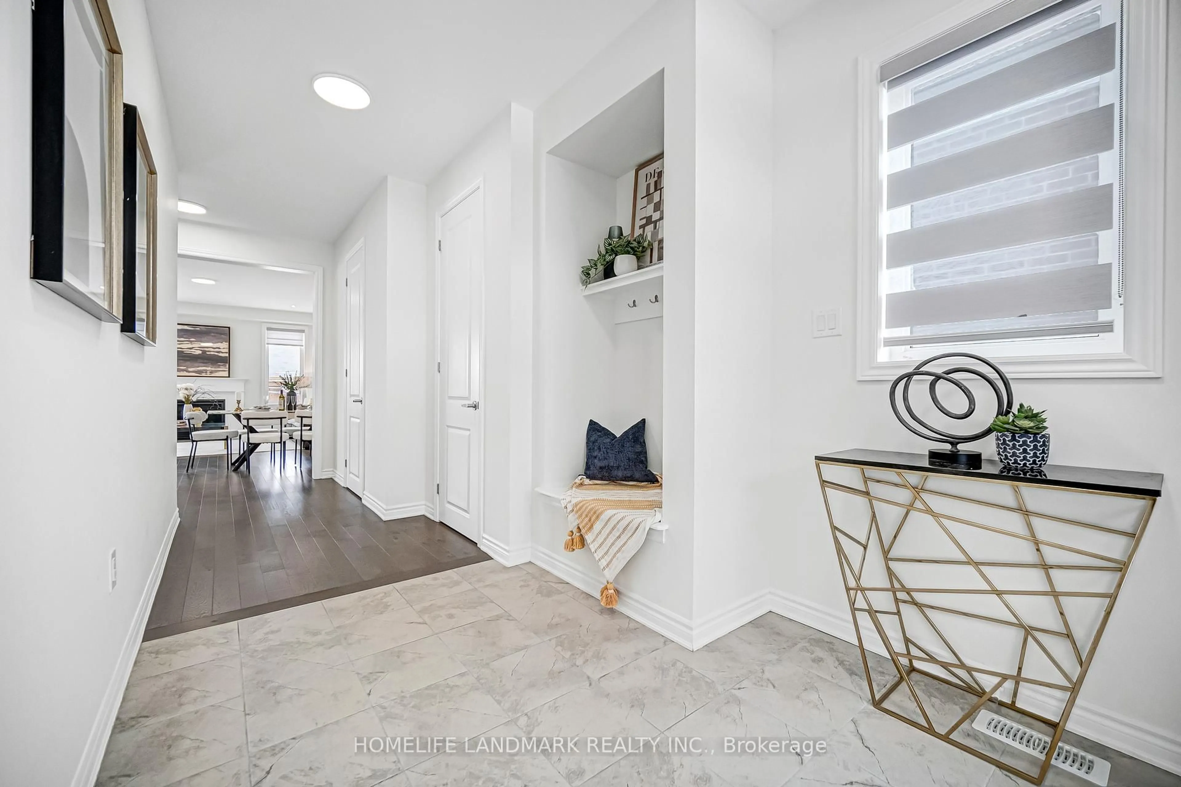 Indoor entryway for 89 Barkerville Dr, Whitby Ontario L1P 0L8