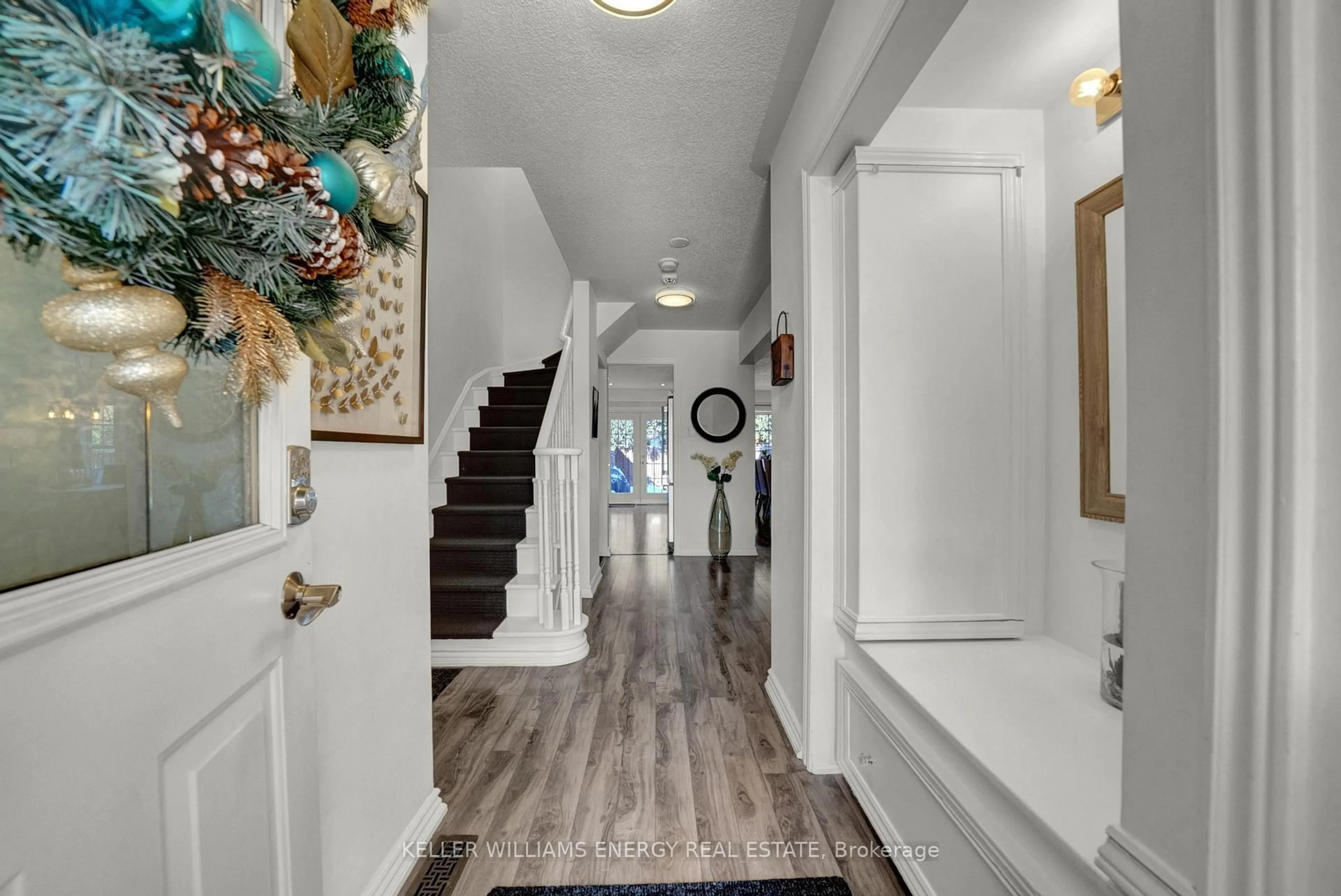 Indoor entryway for 16 Creekwood Cres, Whitby Ontario L1R 2K3