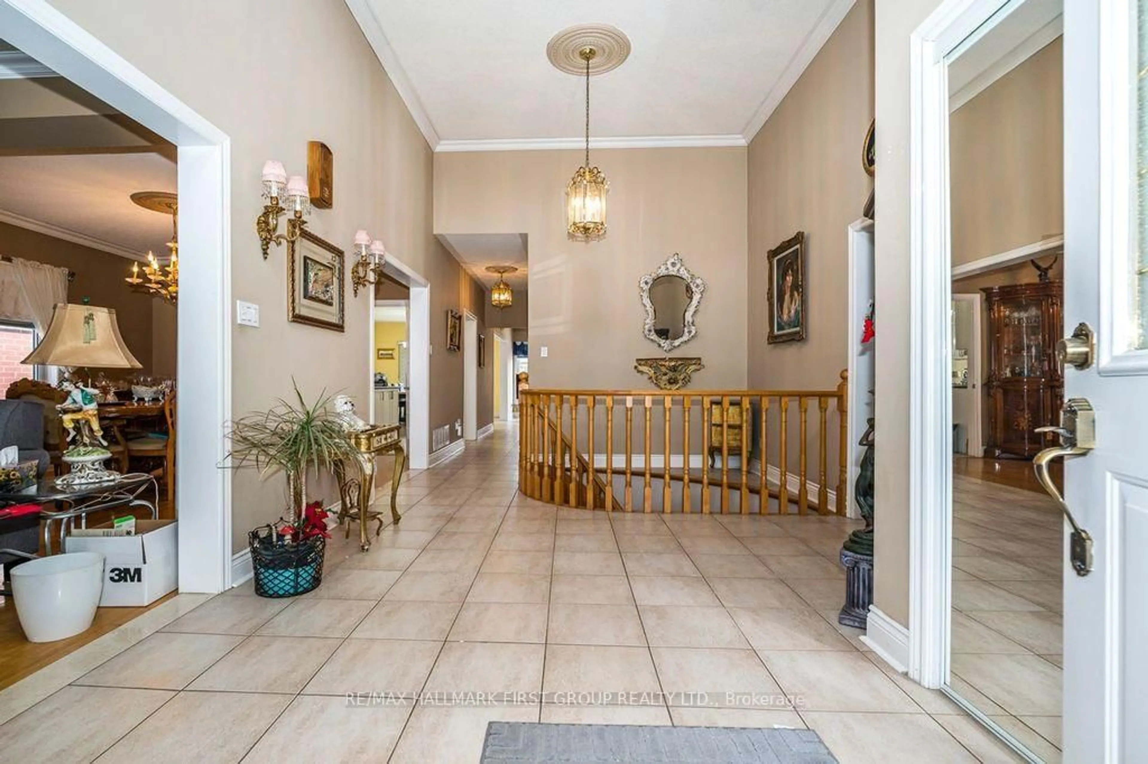 Indoor foyer for 931 Pickering Beach Rd, Ajax Ontario L1S 1G3