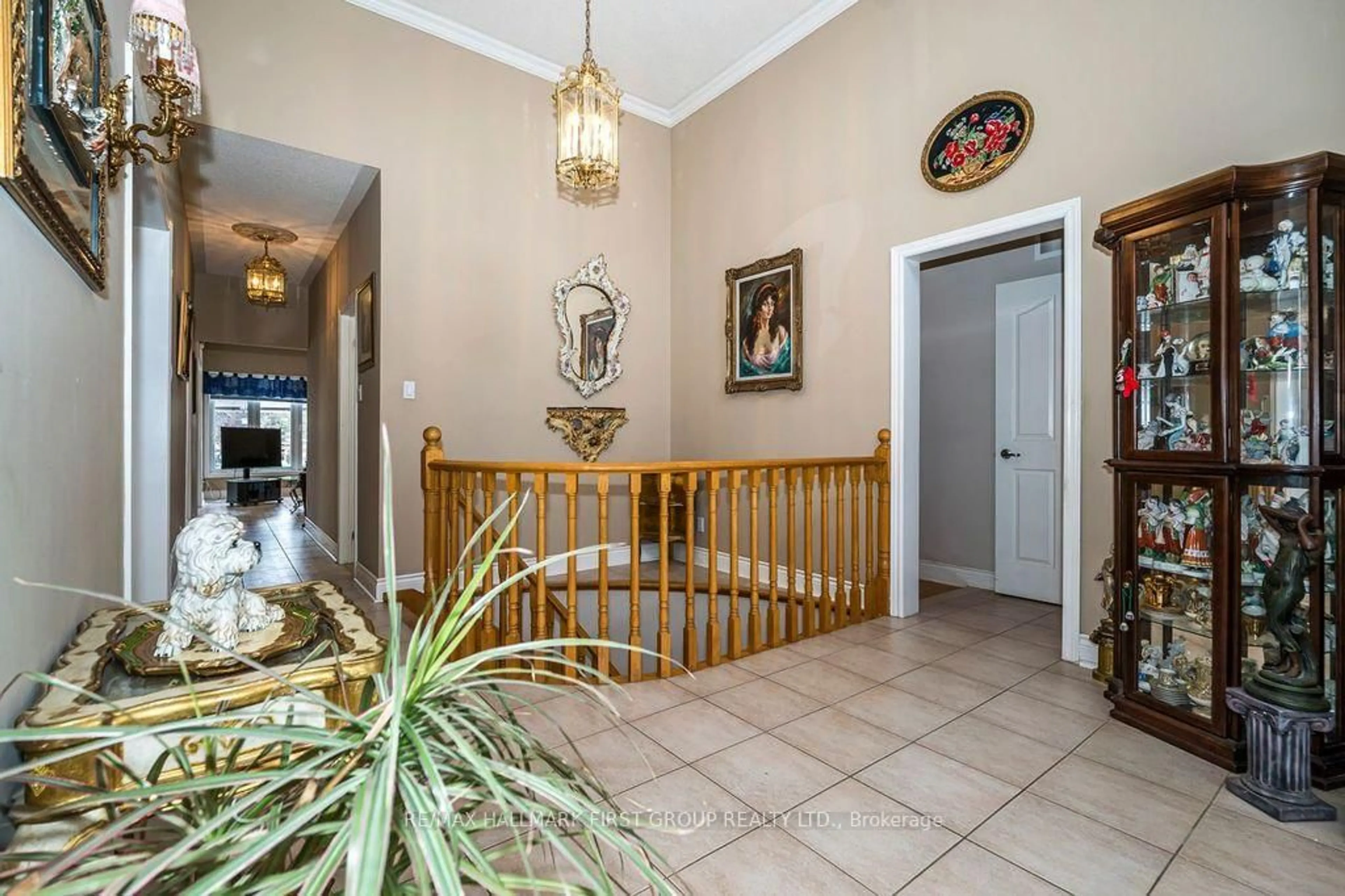Indoor foyer for 931 Pickering Beach Rd, Ajax Ontario L1S 1G3