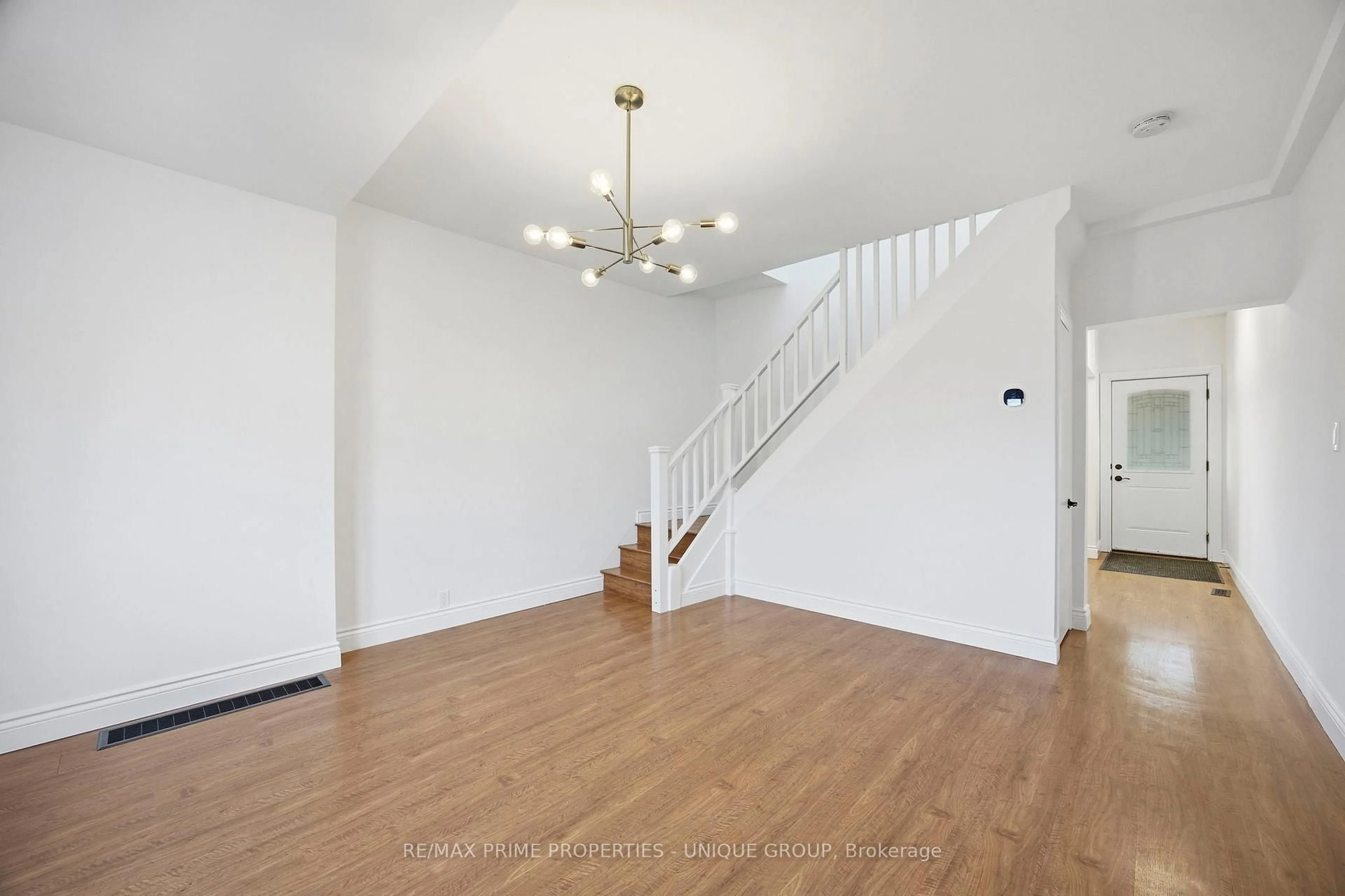 Unknown for 589 Logan Ave, Toronto Ontario M4K 3B9