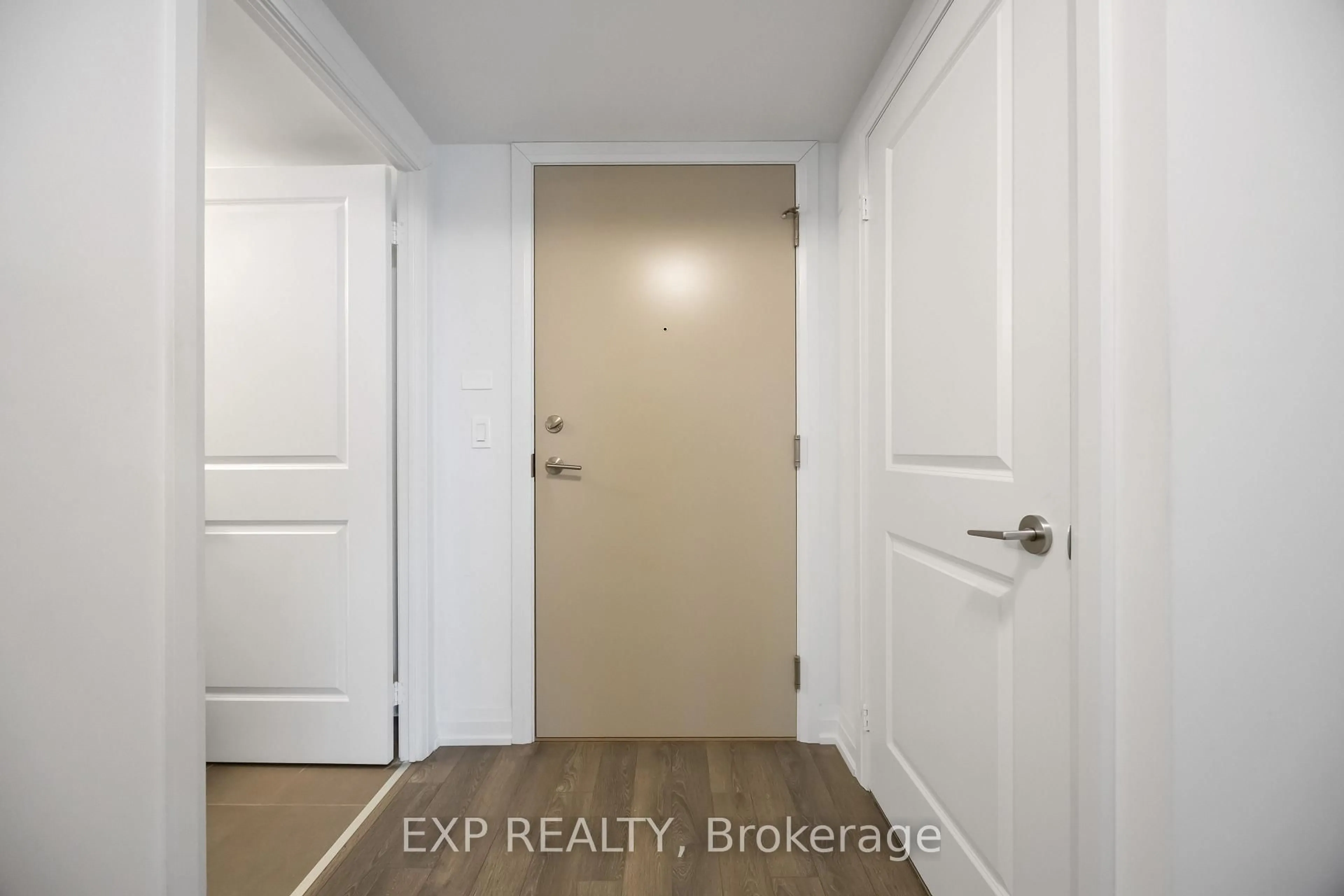 Indoor entryway for 20 Meadowglen Pl #629, Toronto Ontario M1G 0A9
