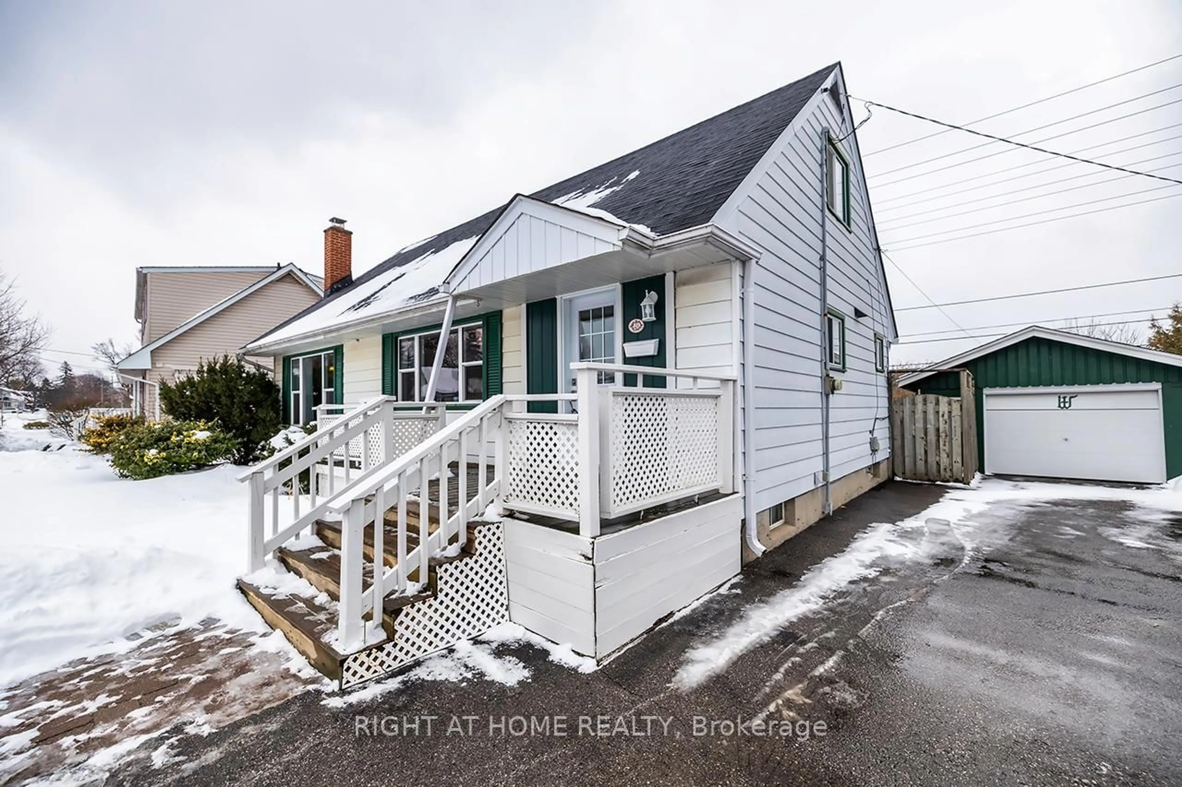 A pic from outside/outdoor area/front of a property/back of a property/a pic from drone, street for 21 Wishbone Cres, Ajax Ontario L1S 2N6