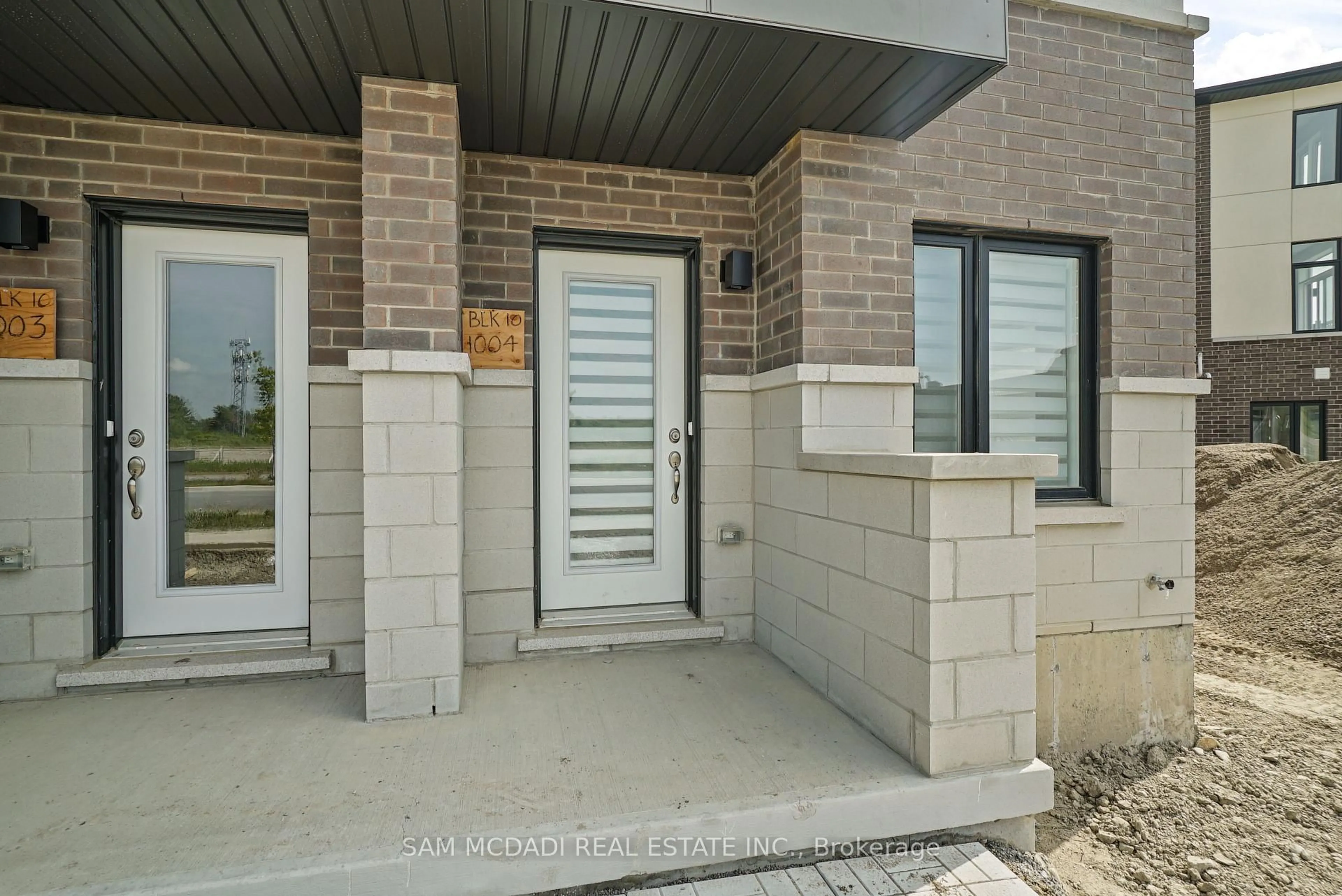 Unknown for 1695 Dersan St #601, Pickering Ontario L1X 0S9