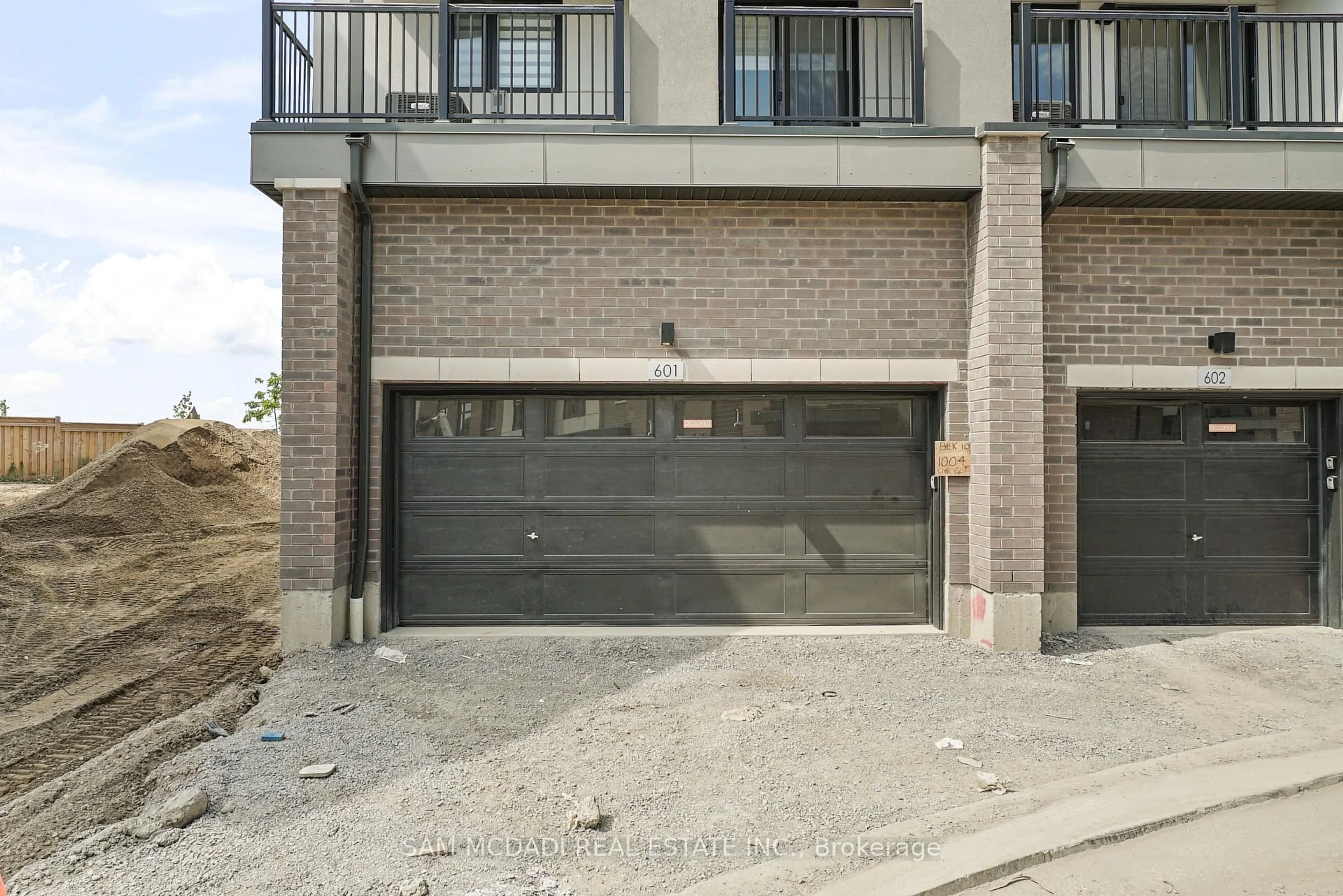 Unknown for 1695 Dersan St #601, Pickering Ontario L1X 0S9