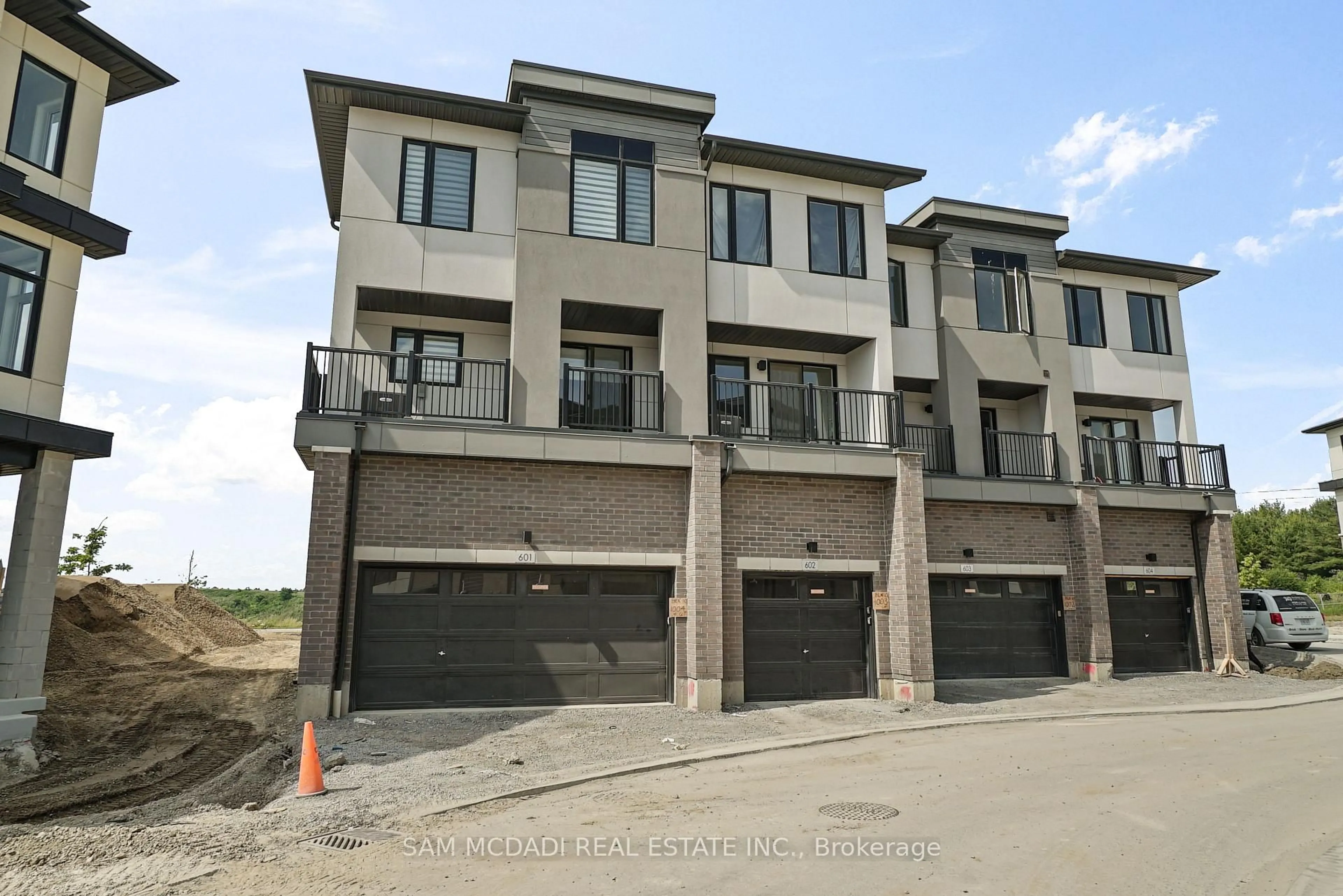 Unknown for 1695 Dersan St #601, Pickering Ontario L1X 0S9