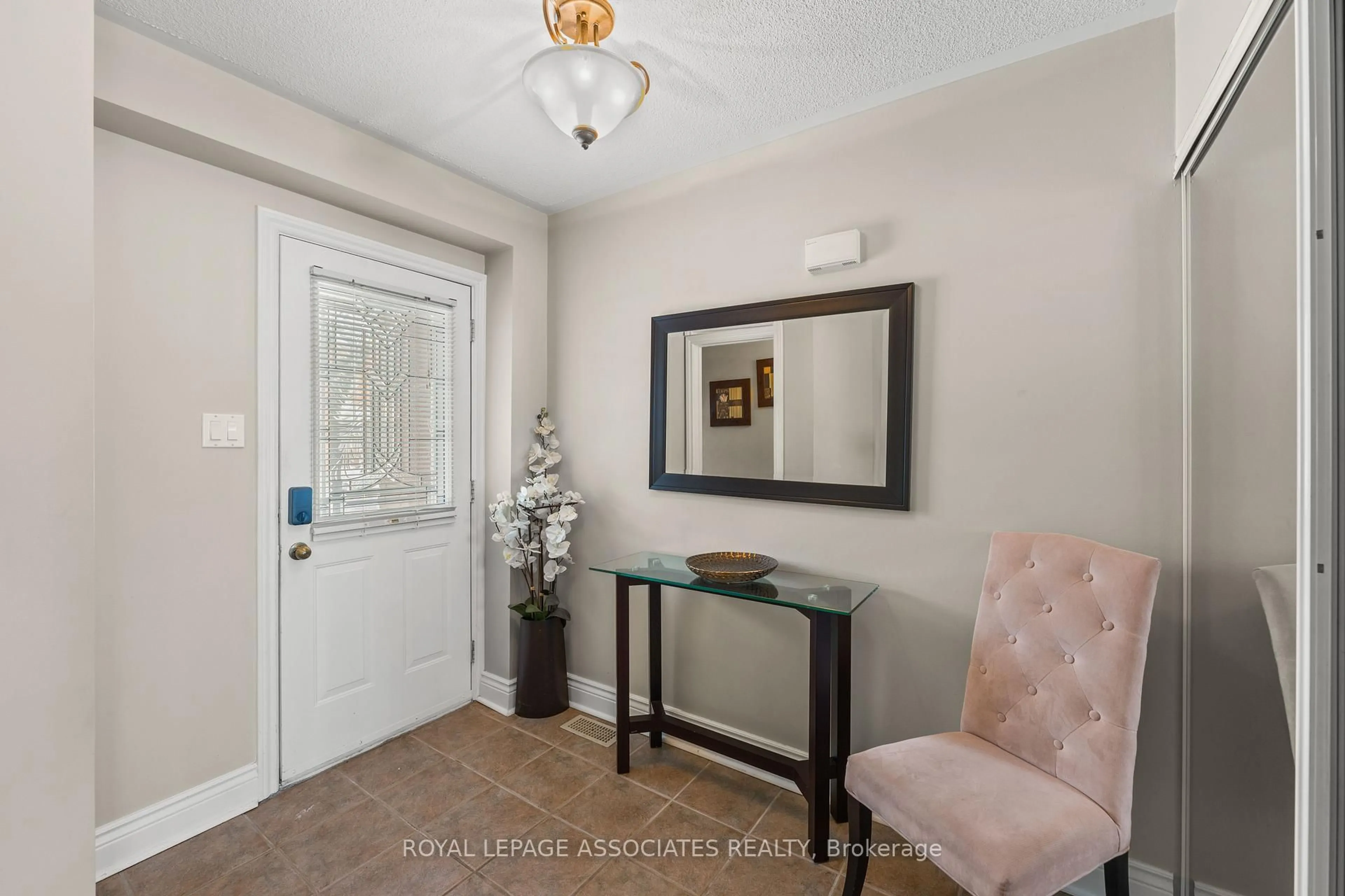 Indoor entryway for 1995 Pinegrove Ave #22, Pickering Ontario L1V 6W4