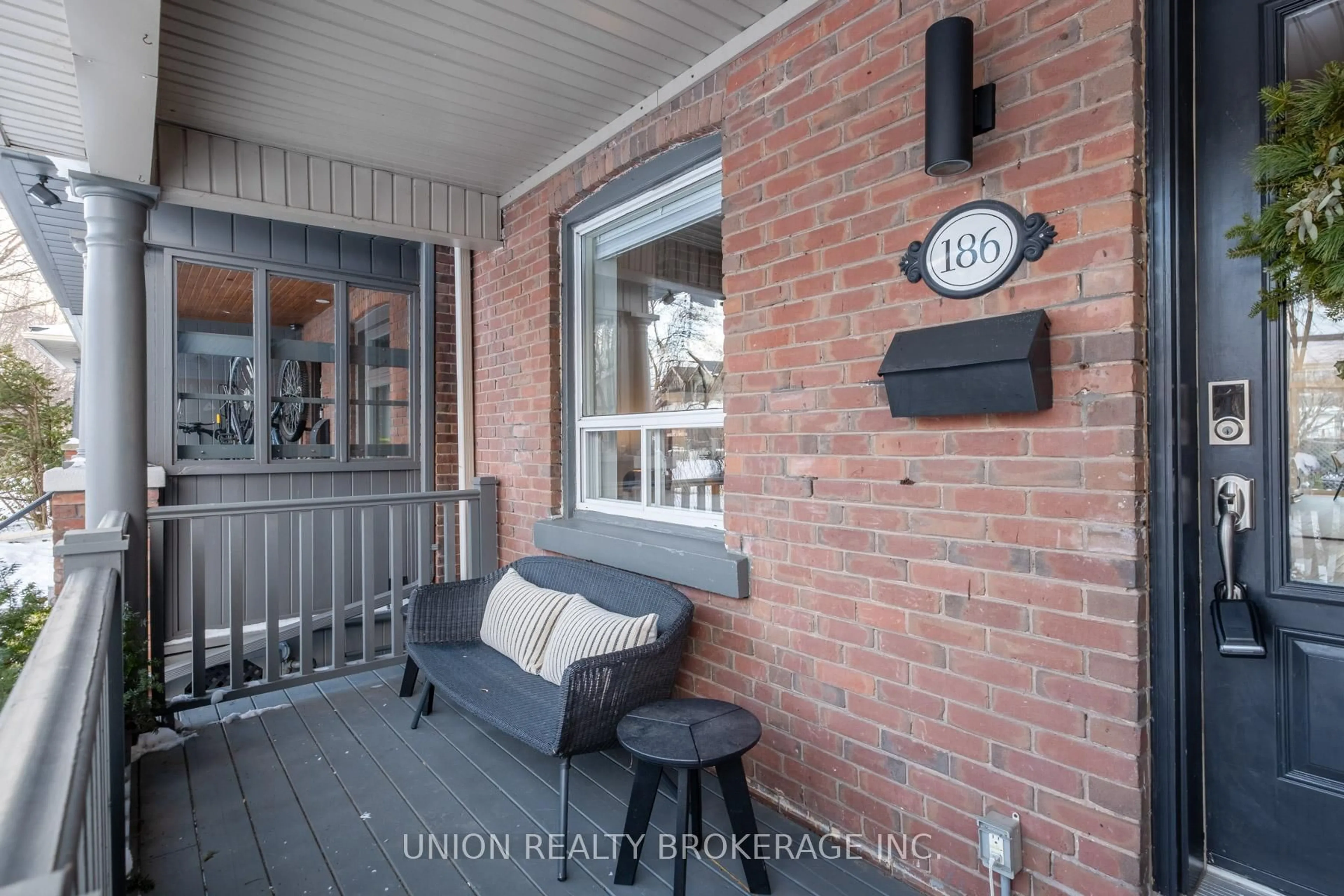 Patio, street for 186 Scarborough Rd, Toronto Ontario M4E 3M6