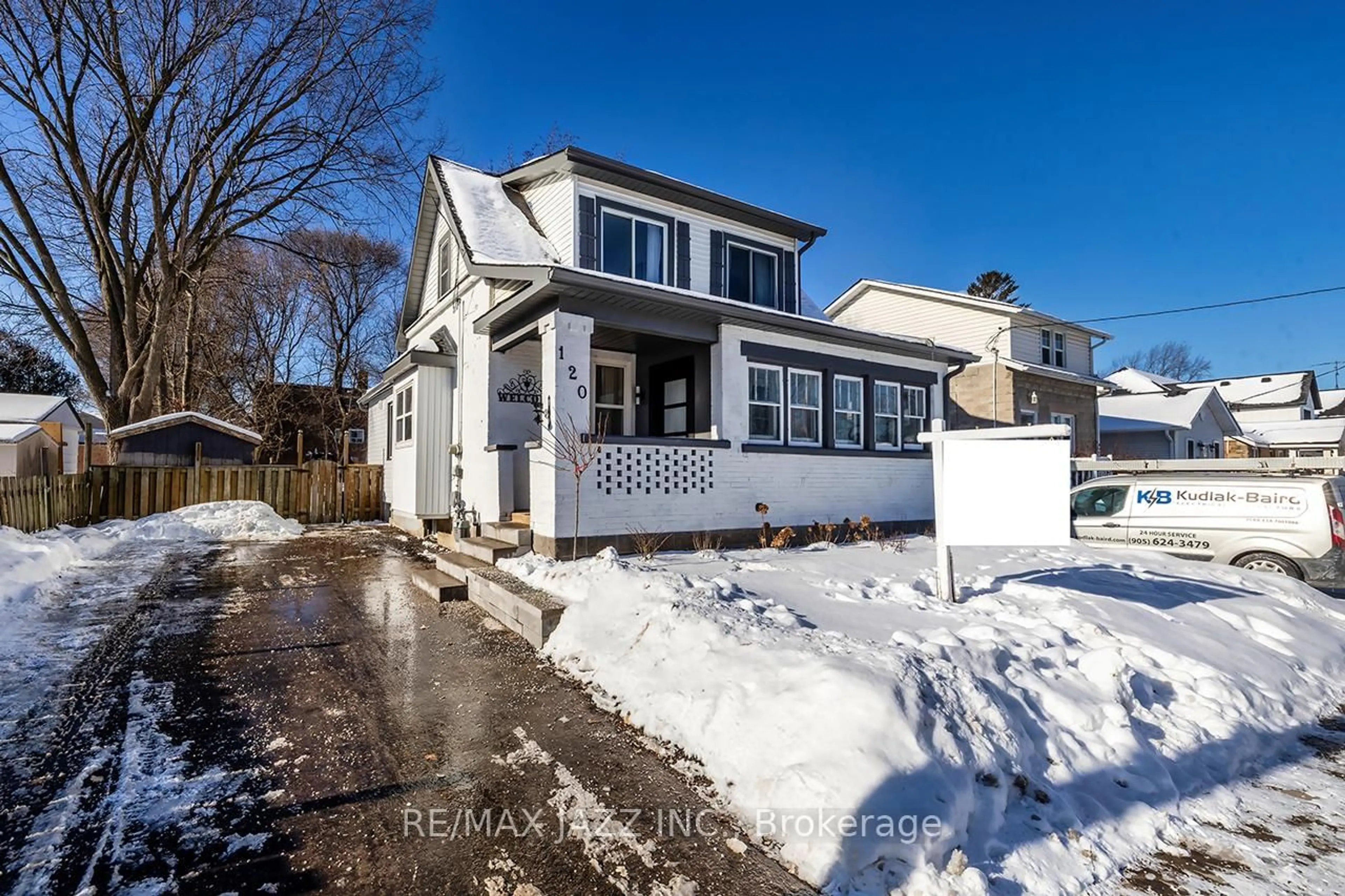 A pic from outside/outdoor area/front of a property/back of a property/a pic from drone, street for 120 Elgin St, Clarington Ontario L1C 3E7