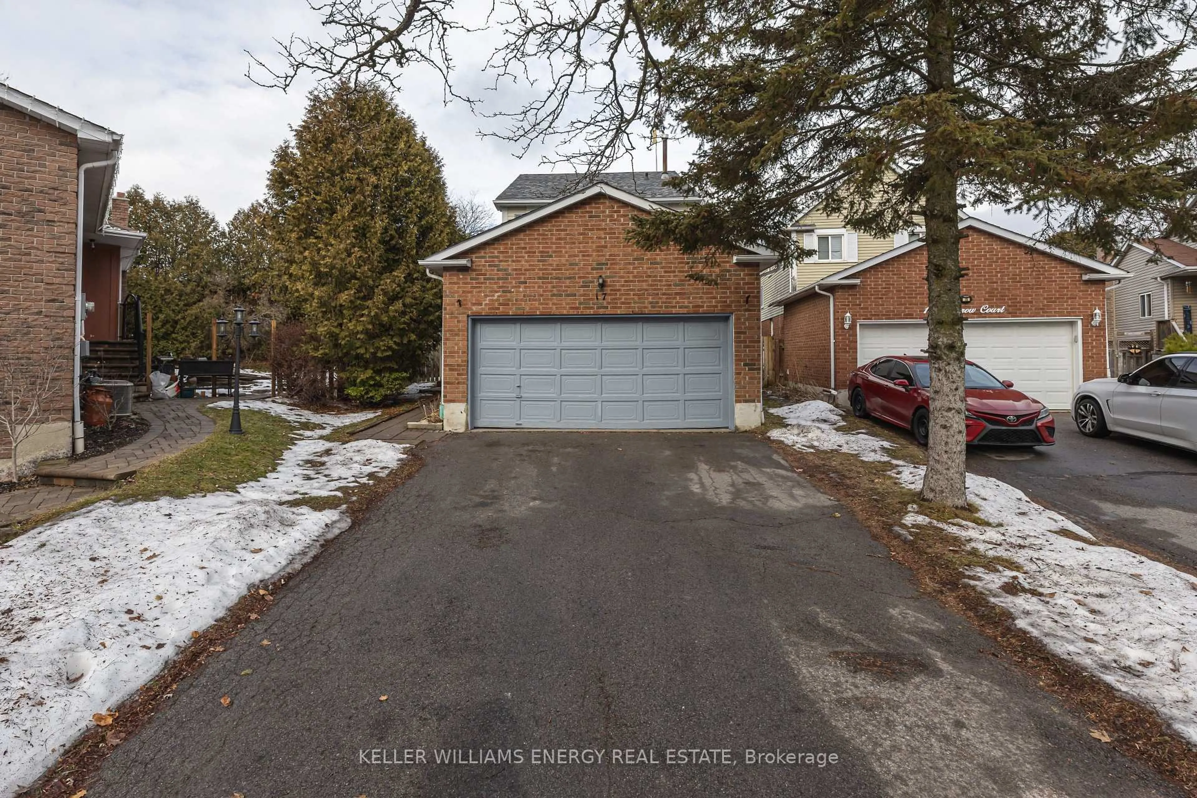 Home with brick exterior material, street for 17 Barrow Crt, Whitby Ontario L1P 1E4