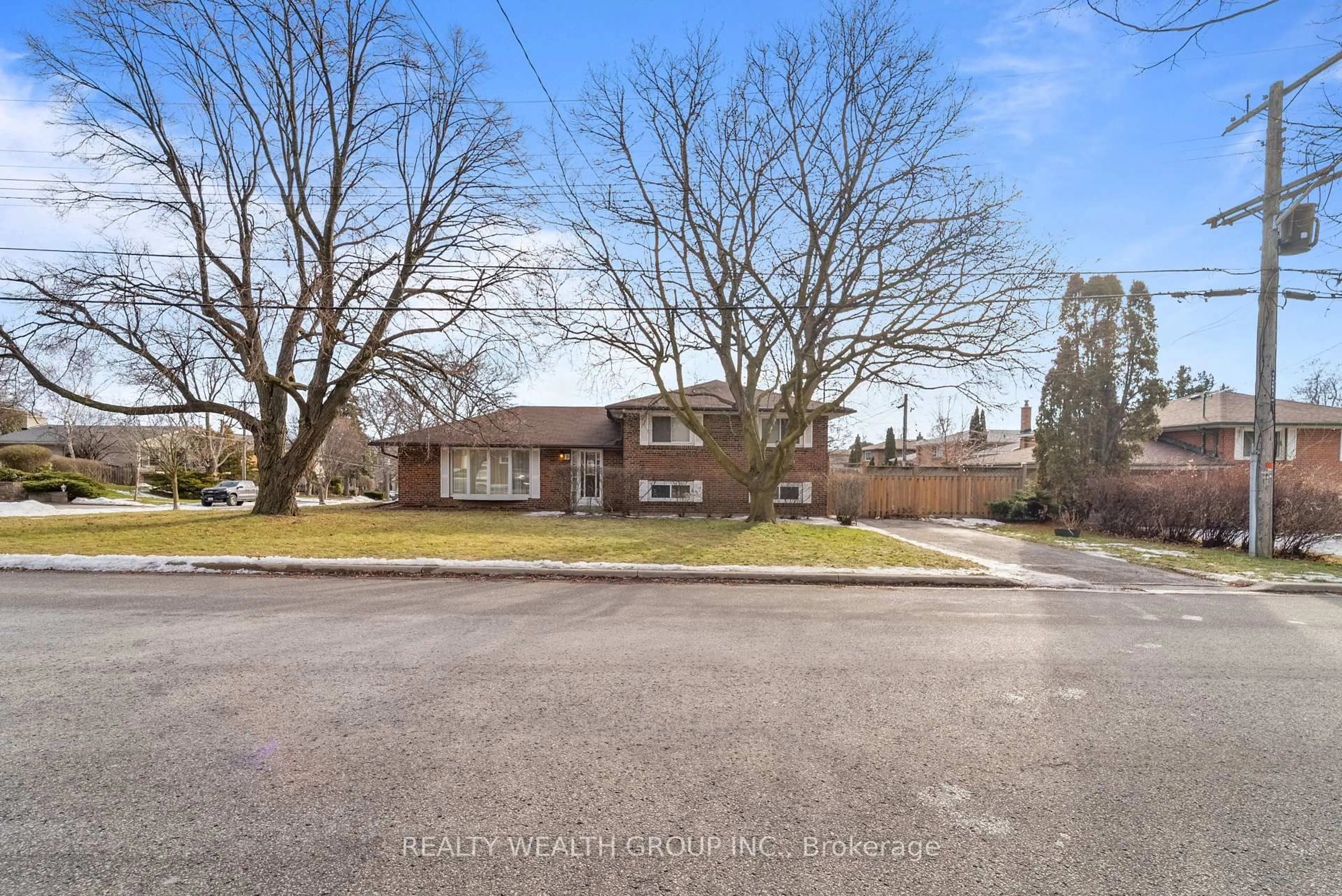 A pic from outside/outdoor area/front of a property/back of a property/a pic from drone, street for 9 Eastpark Blvd, Toronto Ontario M1H 1C5