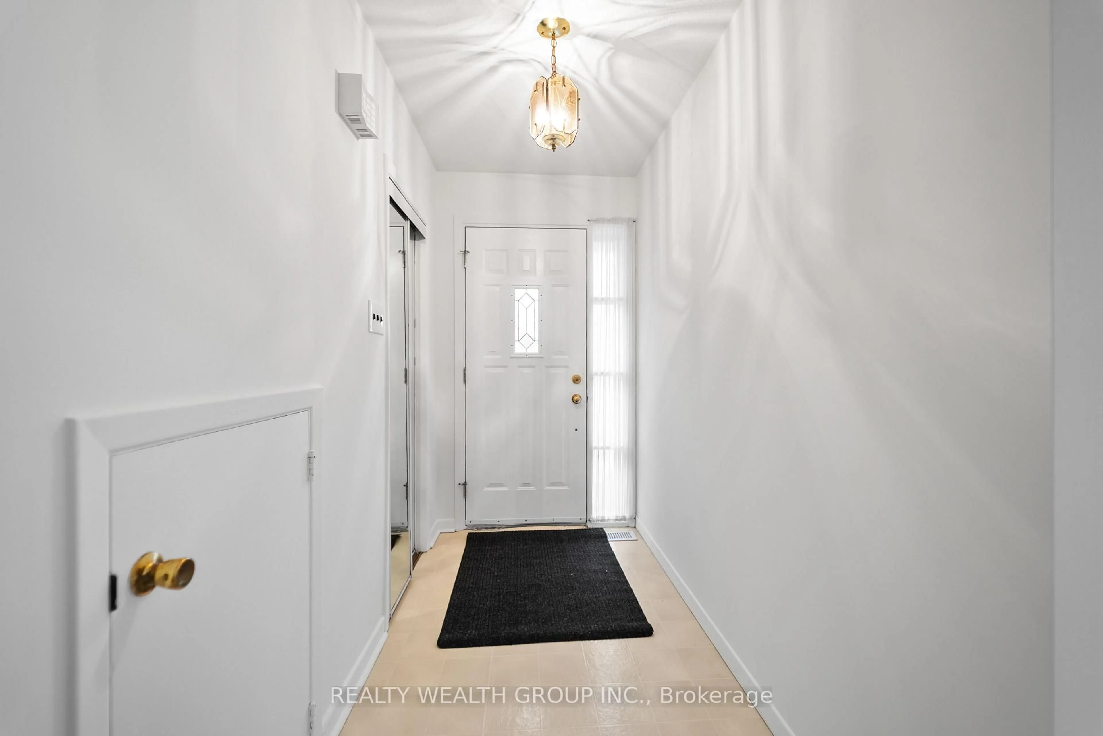 Indoor entryway for 9 Eastpark Blvd, Toronto Ontario M1H 1C5