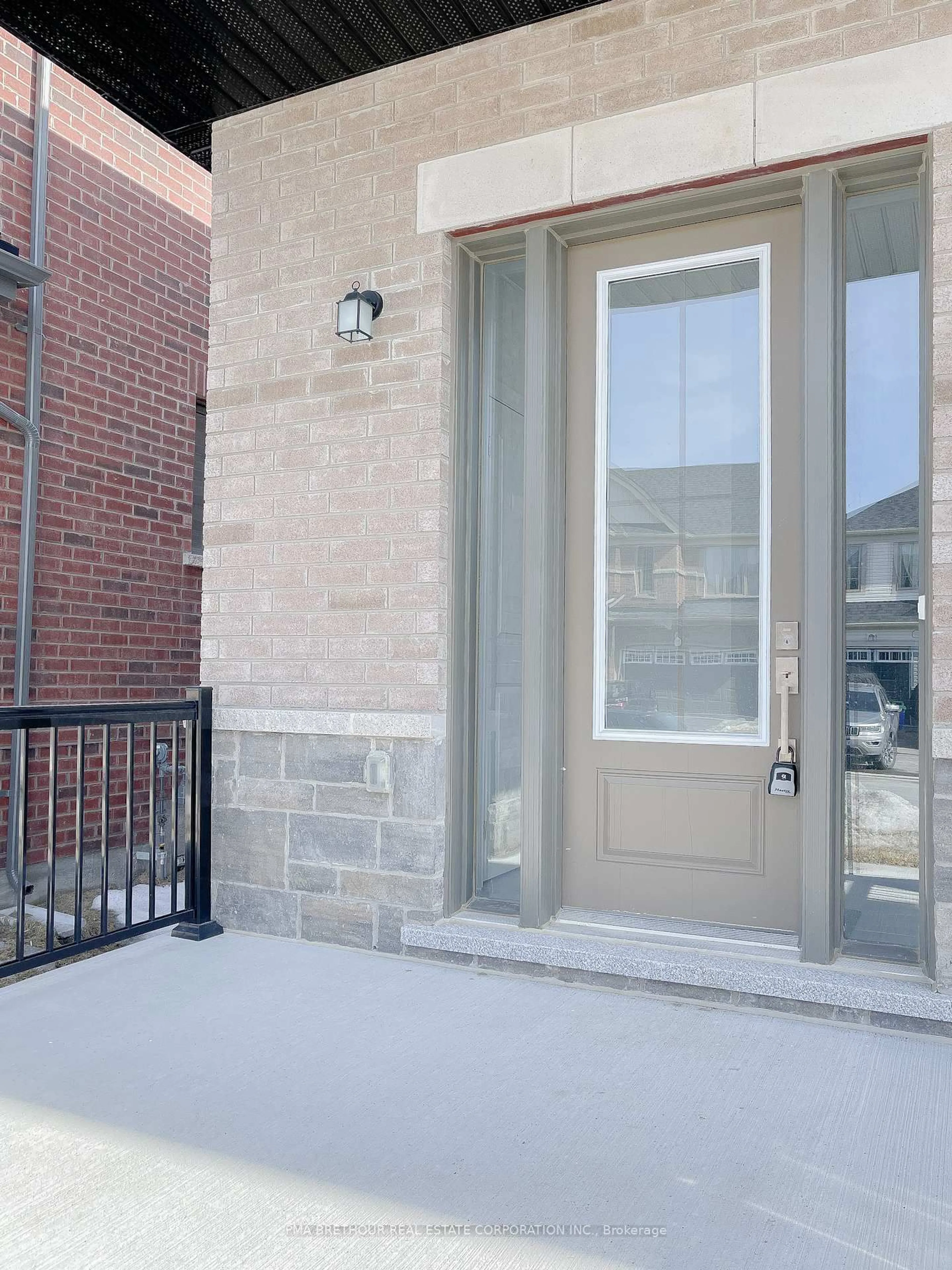 Indoor entryway for 2077 Chris Mason St, Oshawa Ontario L1L 0S5