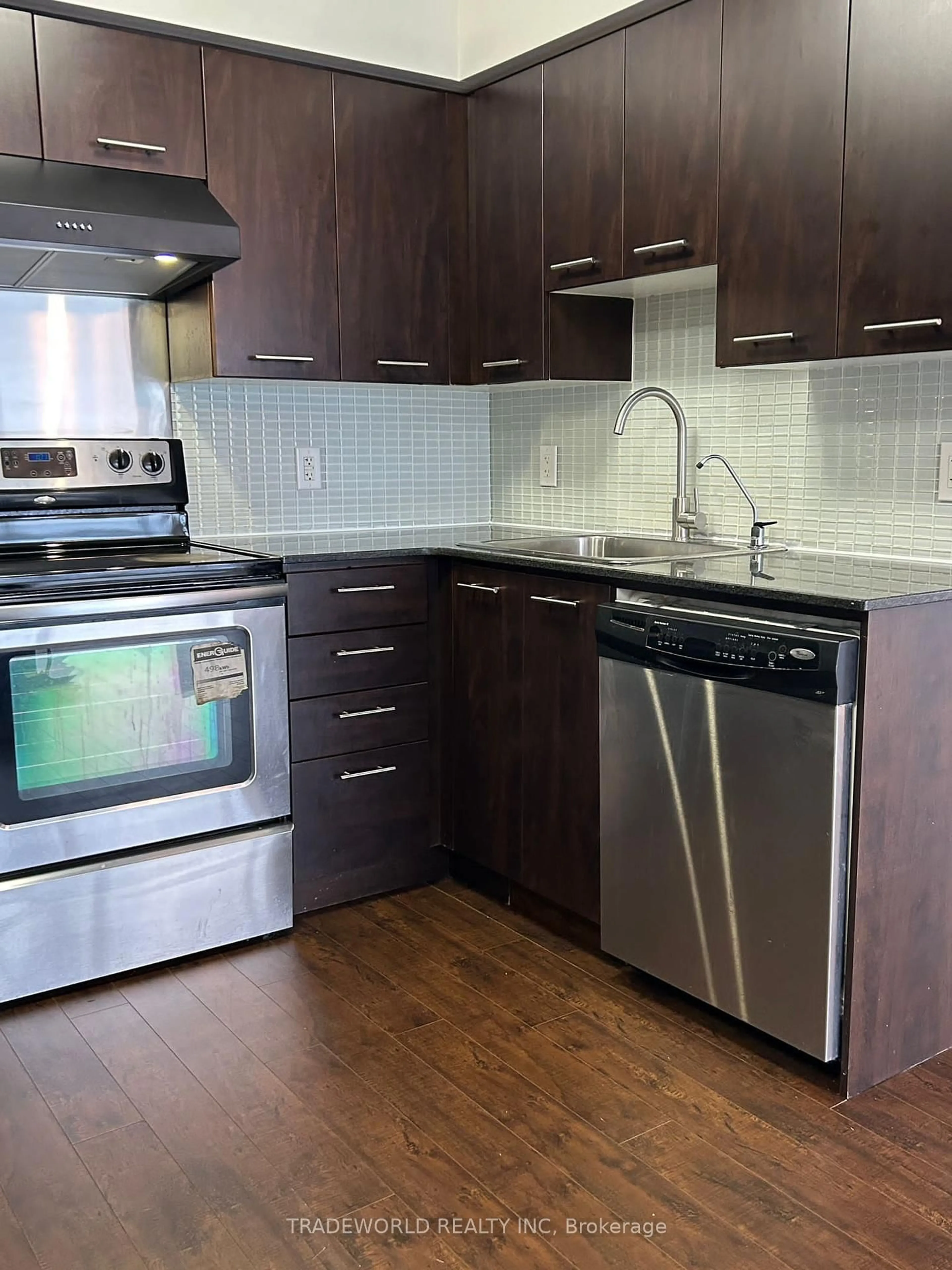 Standard kitchen, wood/laminate floor for 125 Village Green Sq #3203, Toronto Ontario M1S 0G4