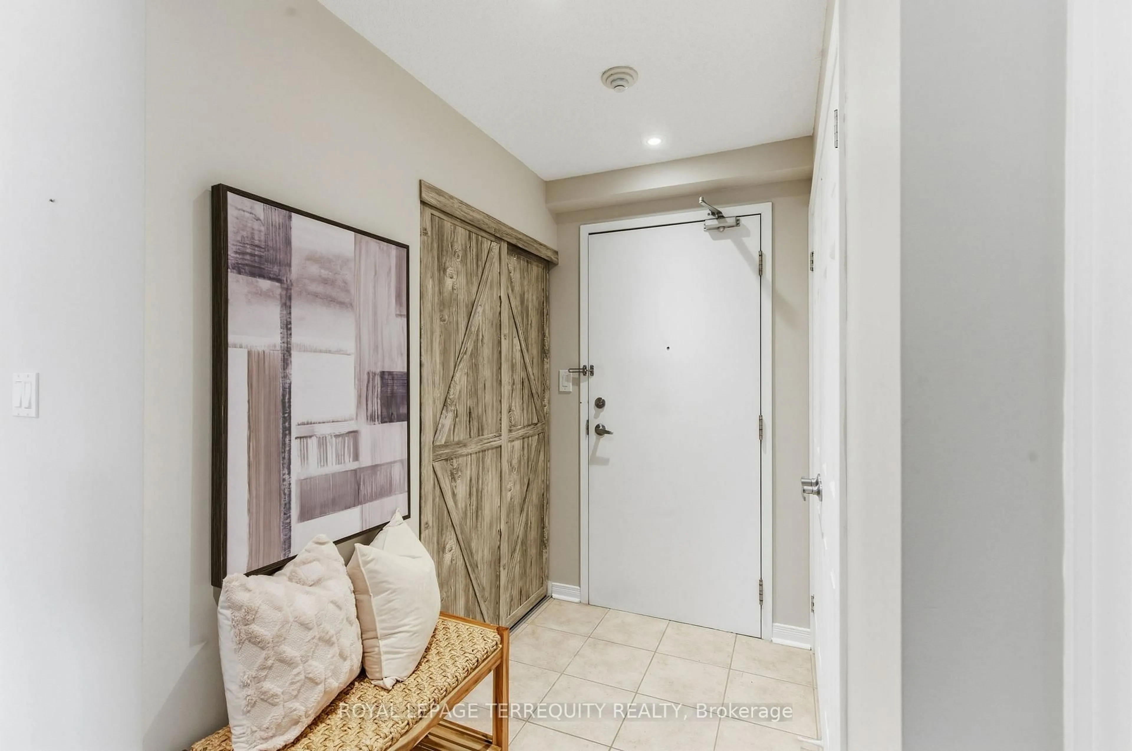 Indoor entryway for 55 Shipway Ave #305, Clarington Ontario L1B 0B6