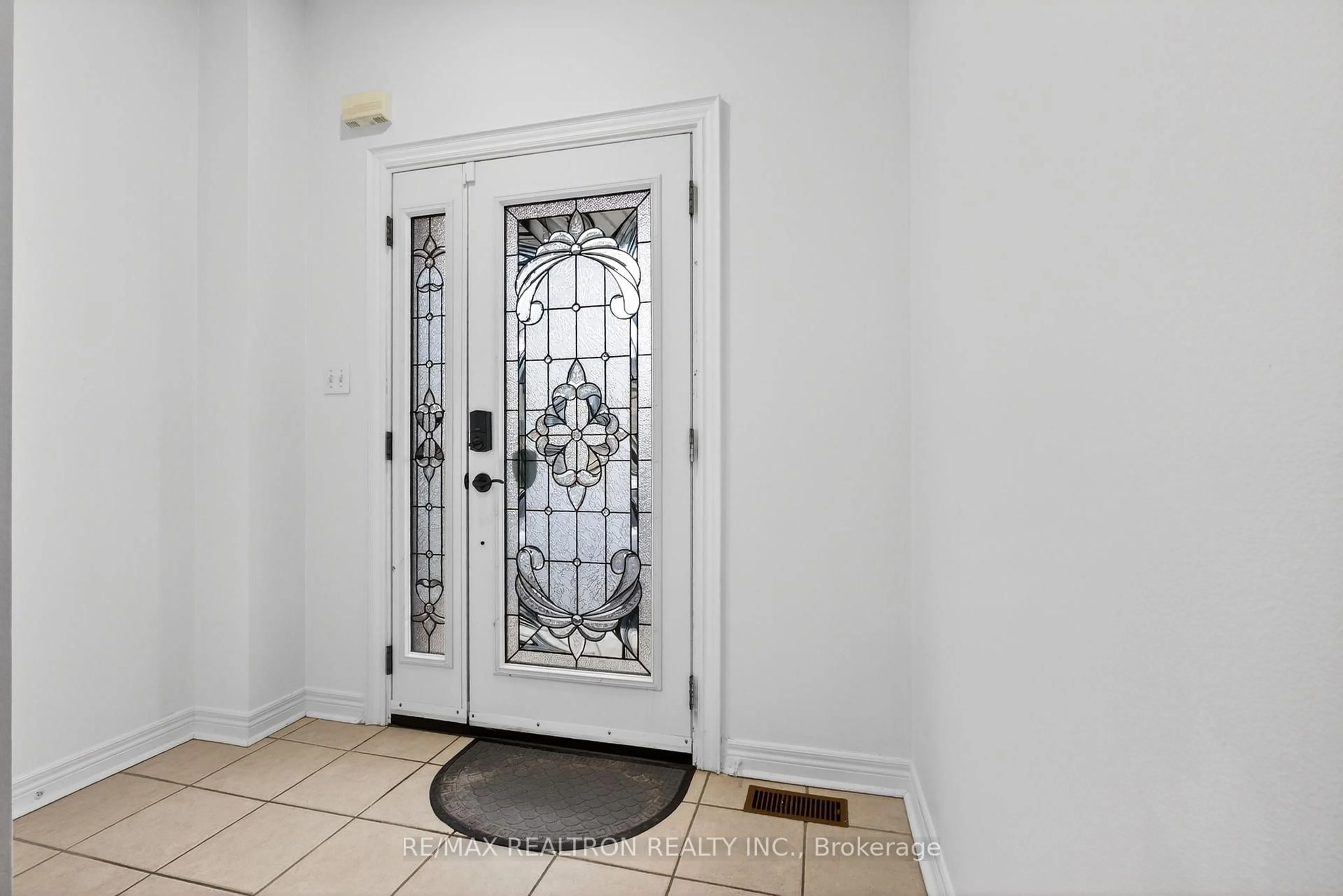 Indoor entryway for 162 Seasons Dr, Toronto Ontario M1X 2E3