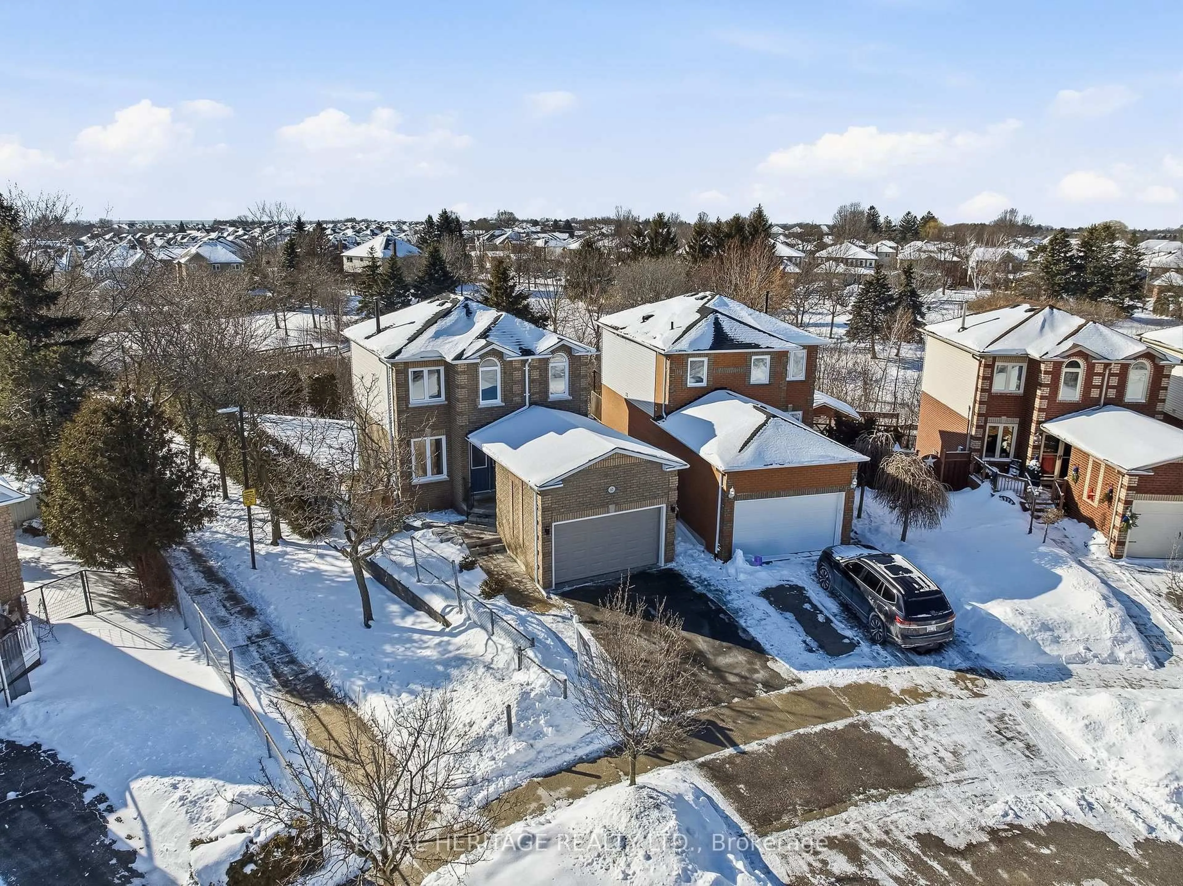 A pic from outside/outdoor area/front of a property/back of a property/a pic from drone, street for 62 John Walter Cres, Clarington Ontario L1E 2W7