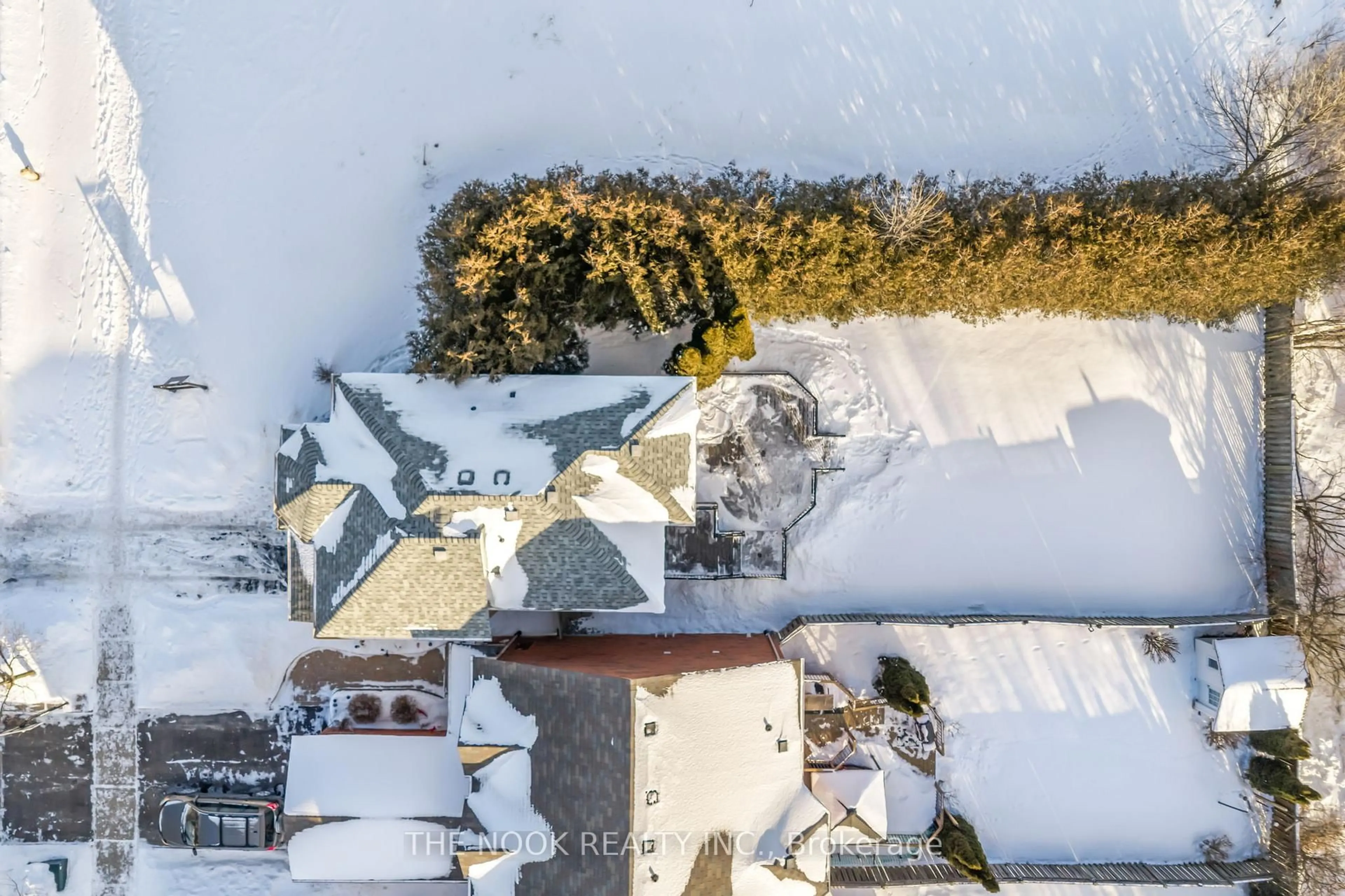 A pic from outside/outdoor area/front of a property/back of a property/a pic from drone, city buildings view from balcony for 35 Wilkins Cres, Clarington Ontario L1E 3B6
