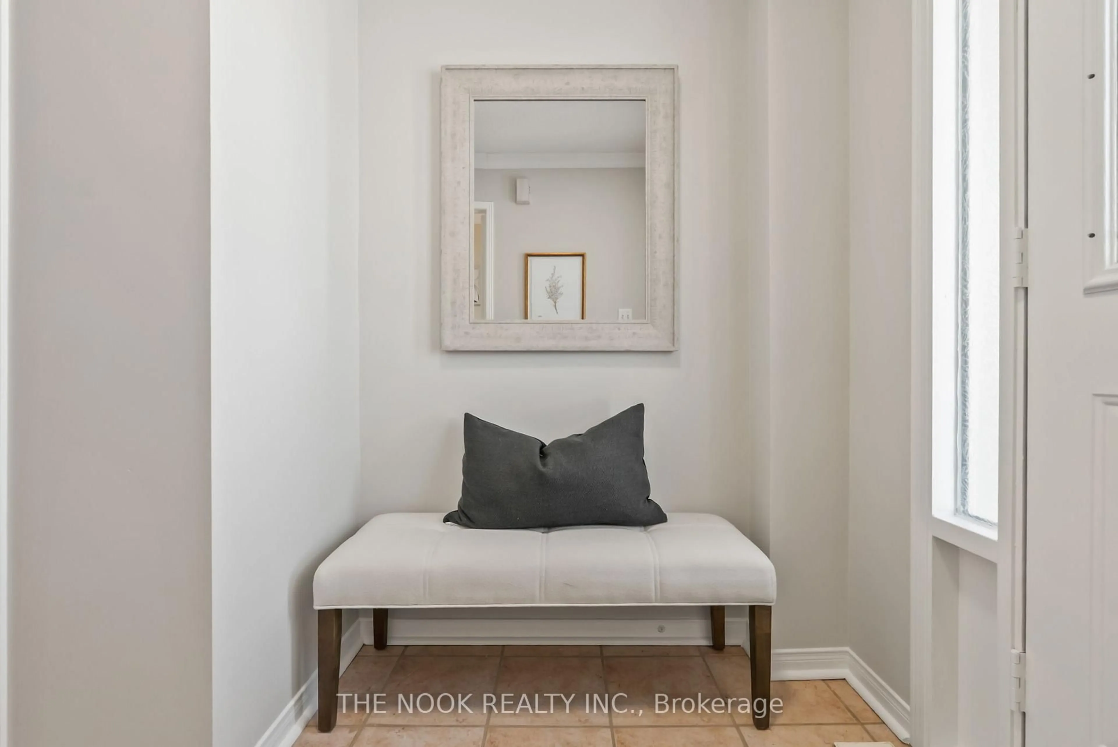 Indoor entryway for 35 Wilkins Cres, Clarington Ontario L1E 3B6