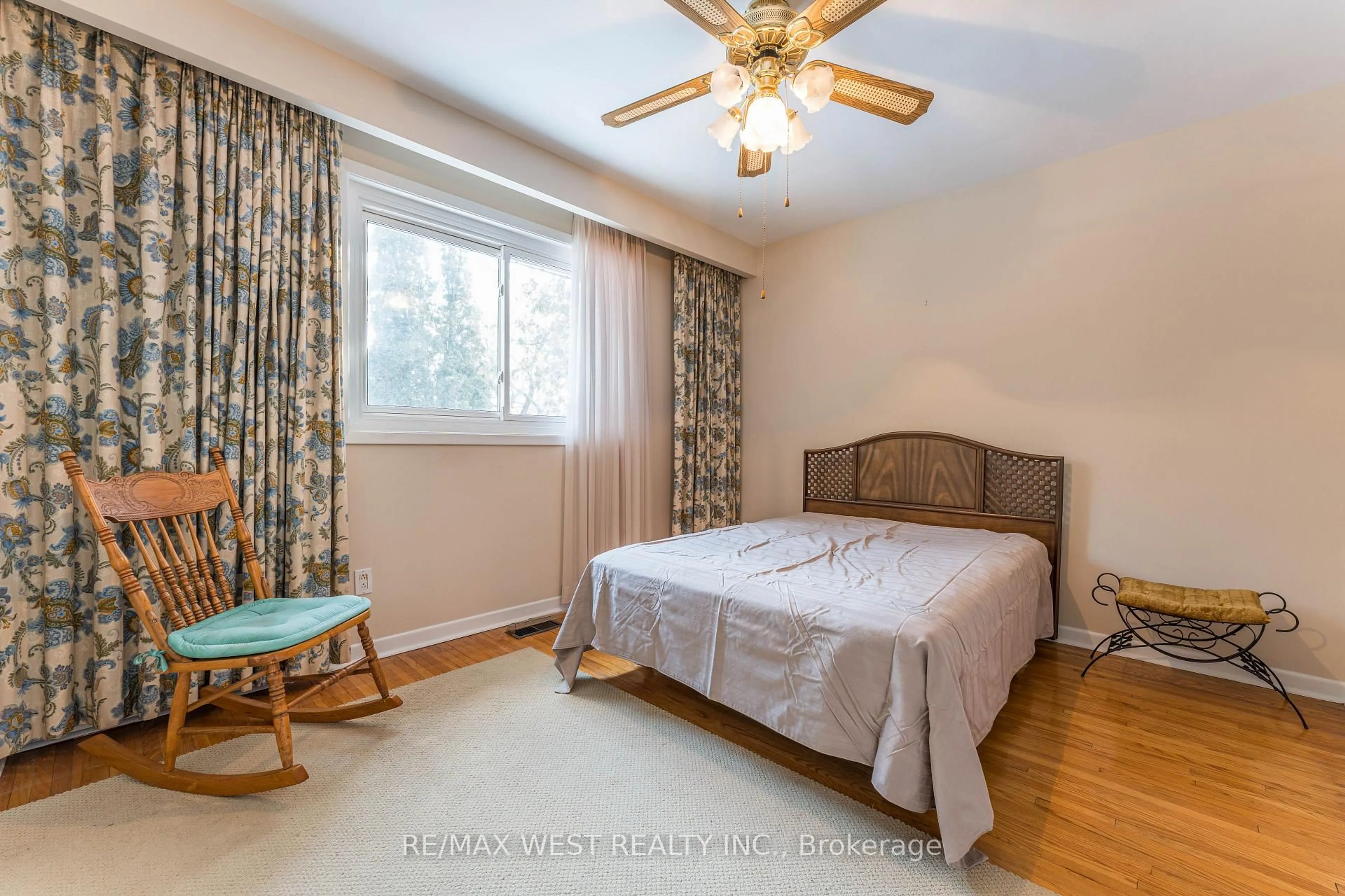Bedroom with bed, wood/laminate floor for 37 Grace St, Toronto Ontario M1J 2M3