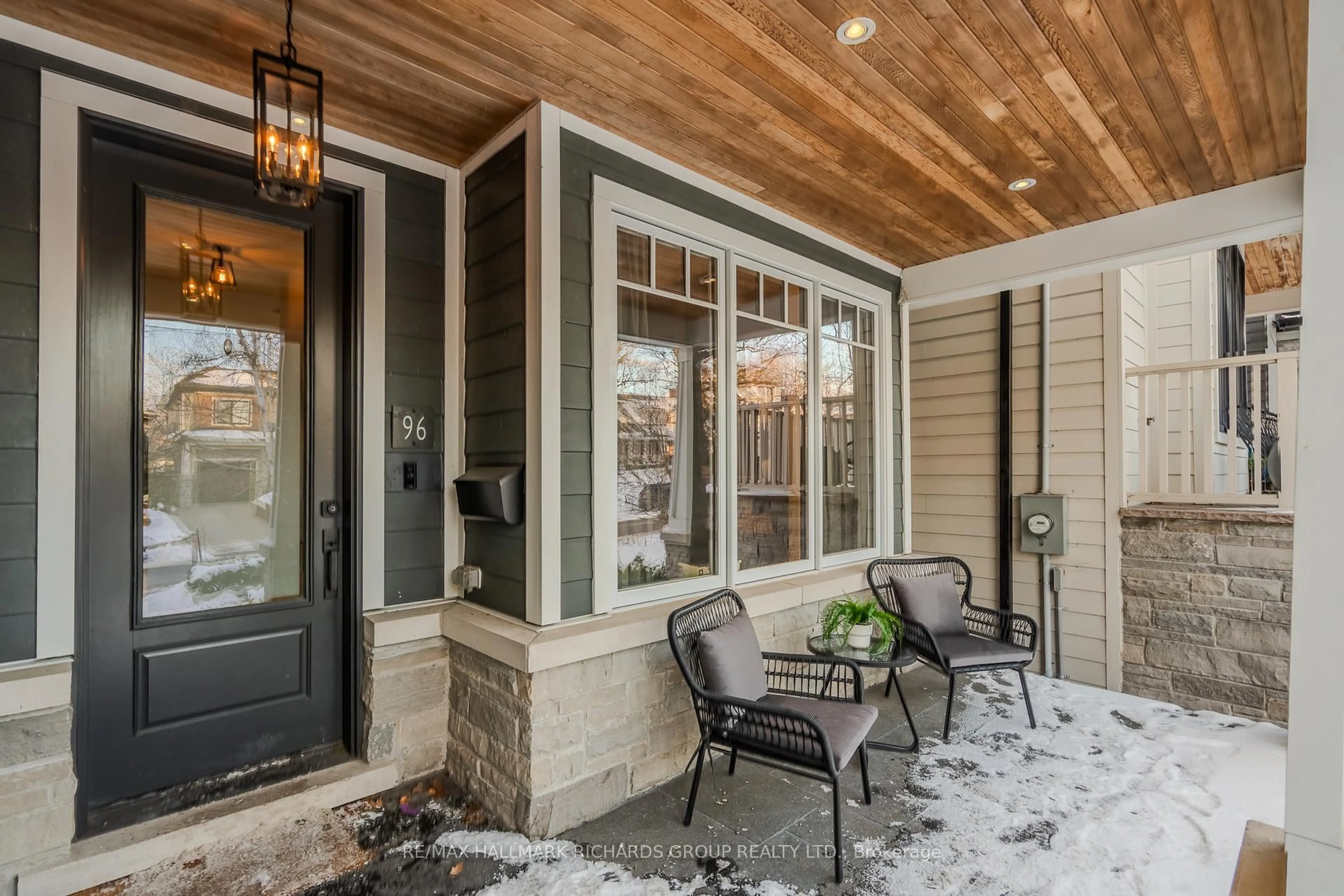 Indoor entryway for 96 Scarborough Rd, Toronto Ontario M4E 3M5