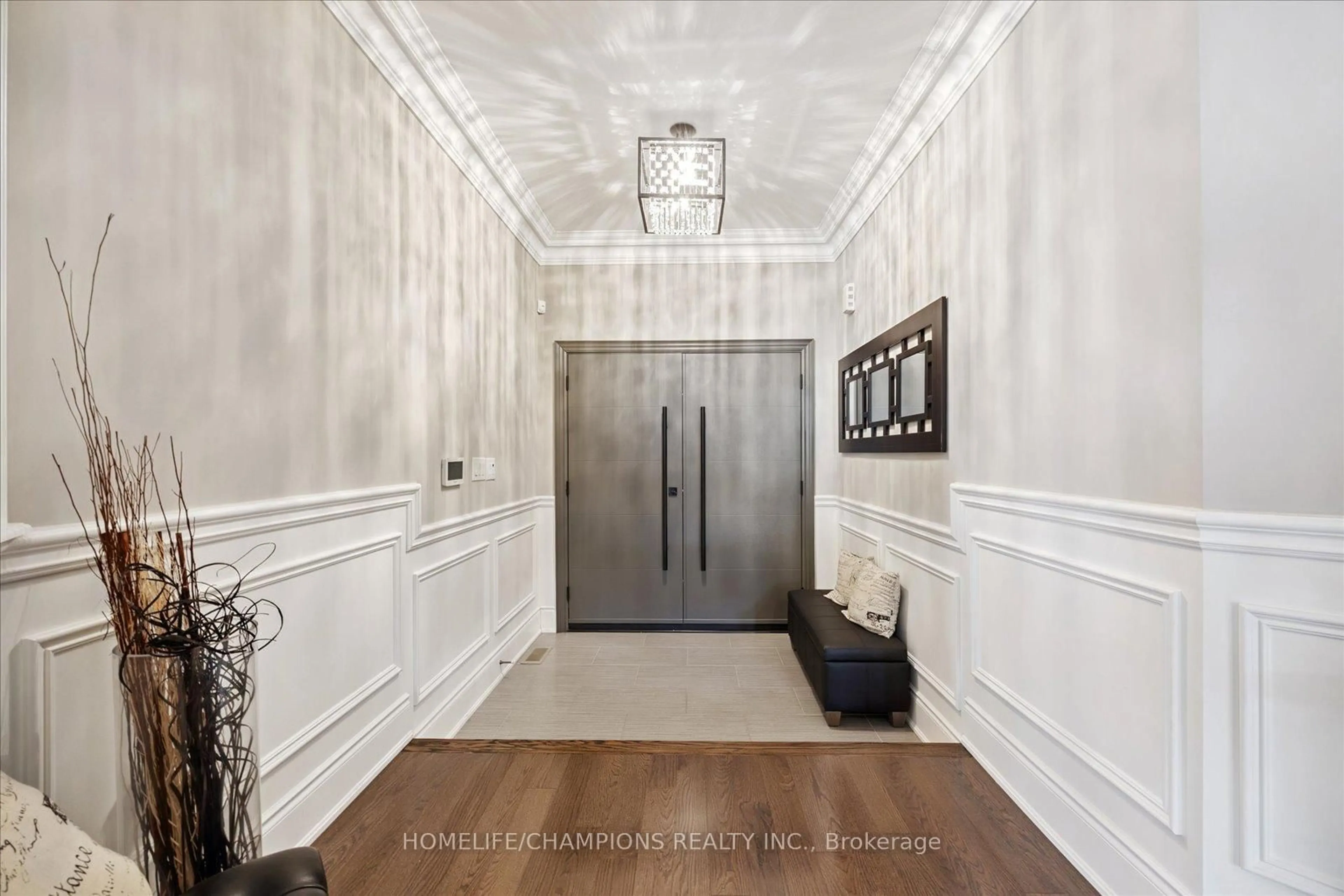 Indoor foyer for 1612 Sandhurst Cres, Pickering Ontario L1V 6W2