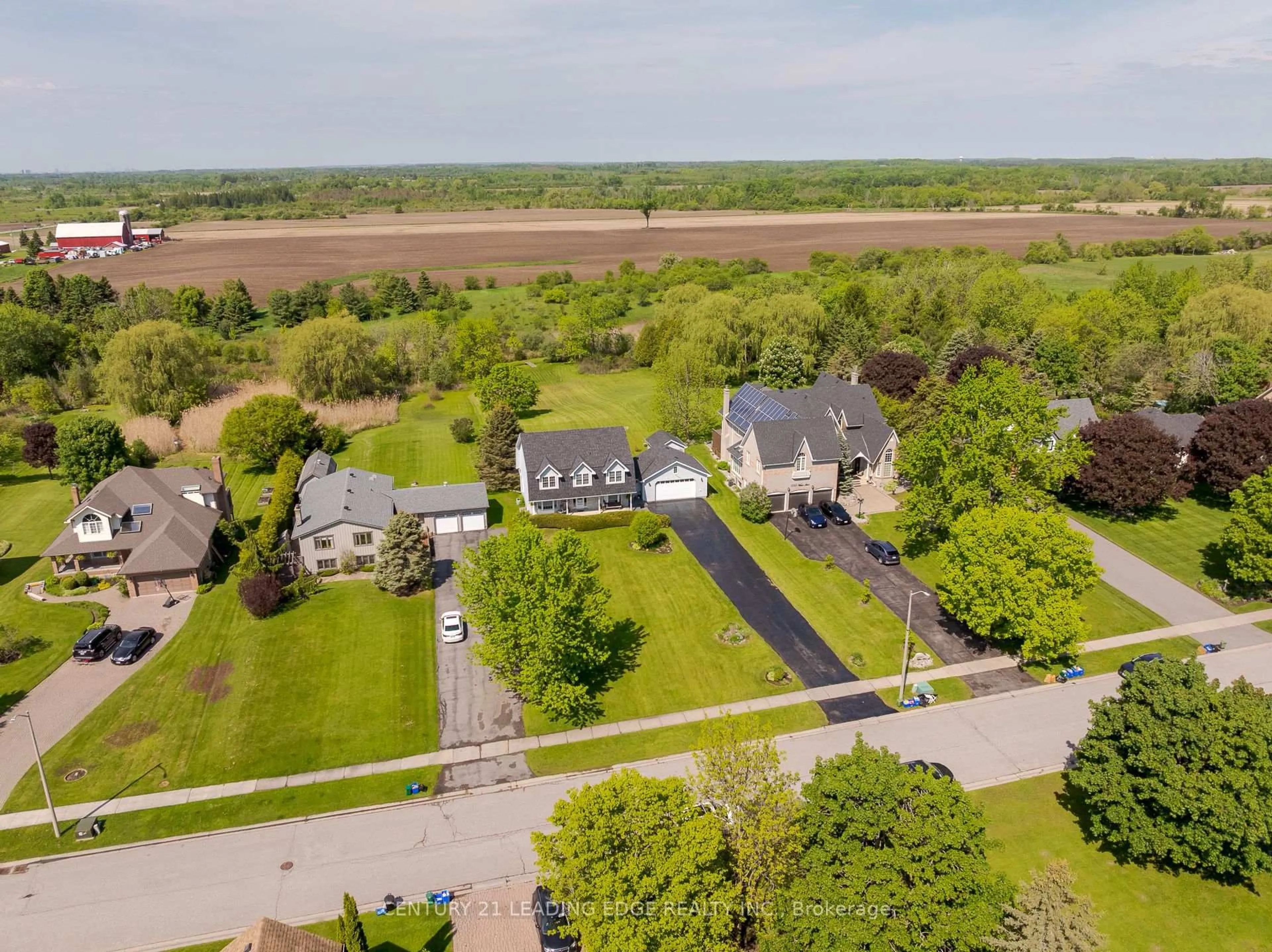 A pic from outside/outdoor area/front of a property/back of a property/a pic from drone, street for 5048 William St, Pickering Ontario L1Y 1B2