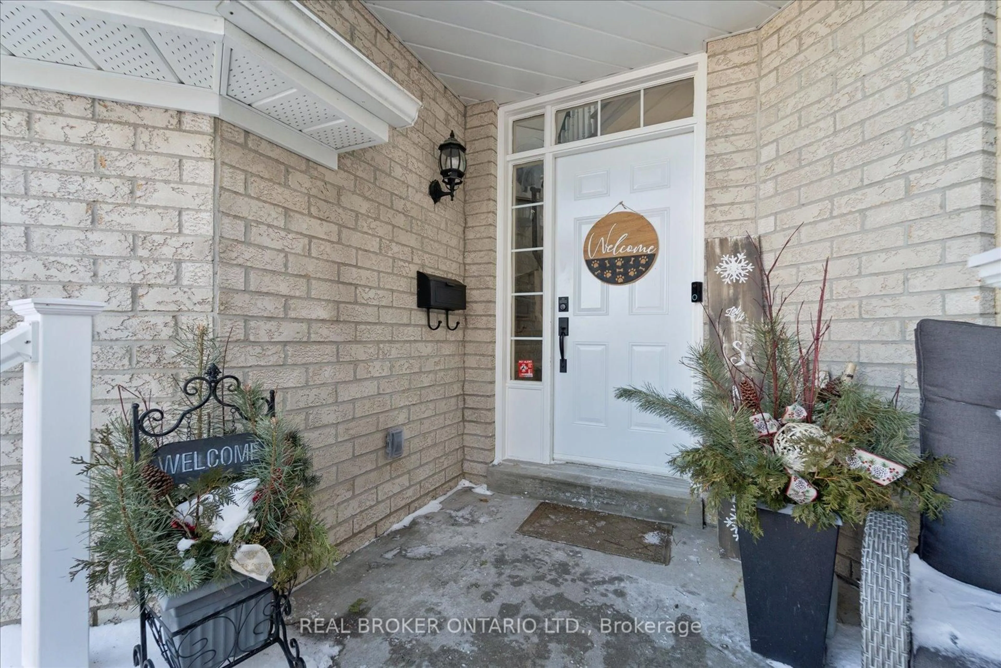 Indoor entryway for 1053 Timberland Cres, Oshawa Ontario L1K 2L9