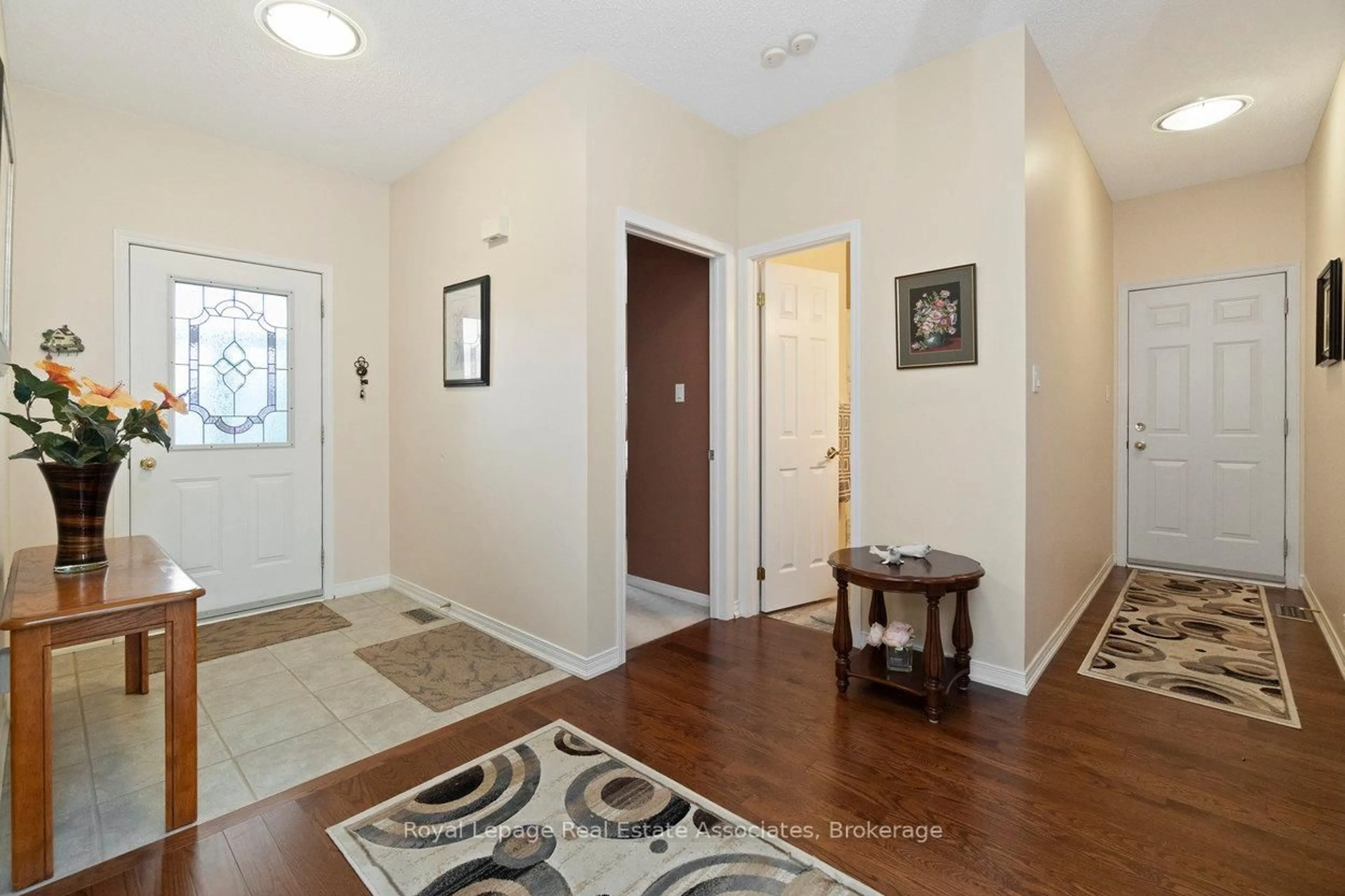 Indoor entryway for 3 Fir Dr, Clarington Ontario L1B 1P3